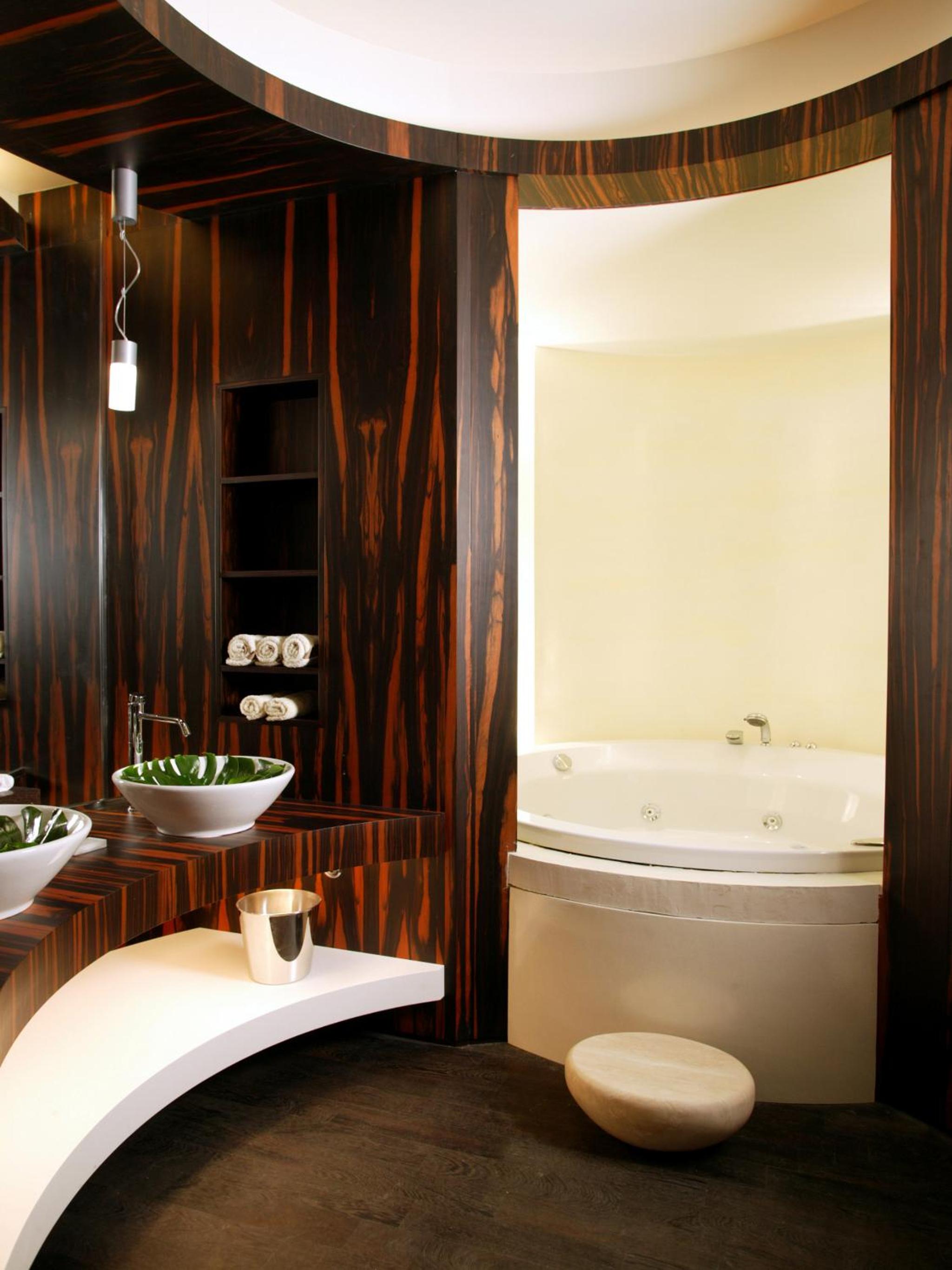 Deluxe Double Room with Gallery View