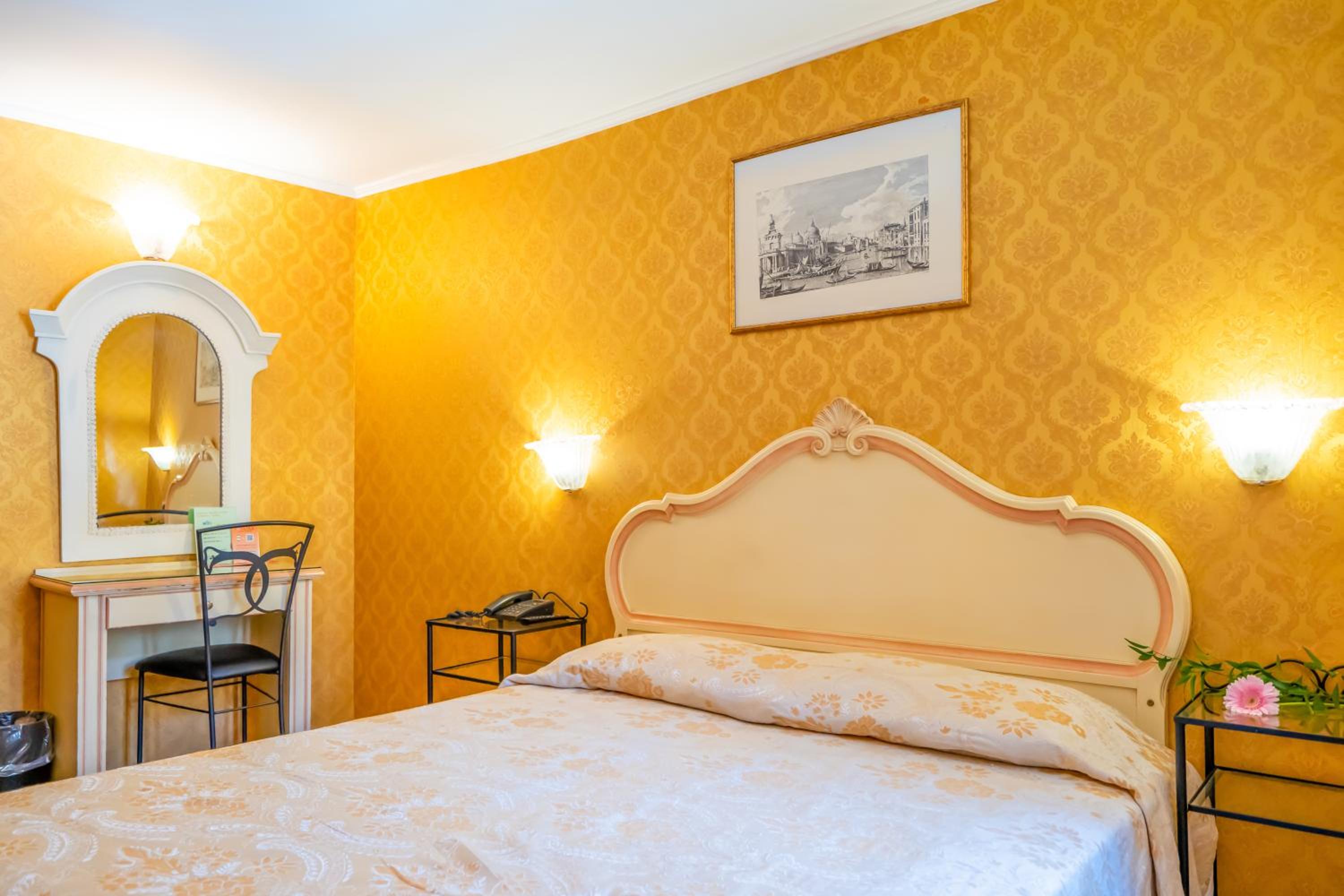 Junior Suite with Canal View