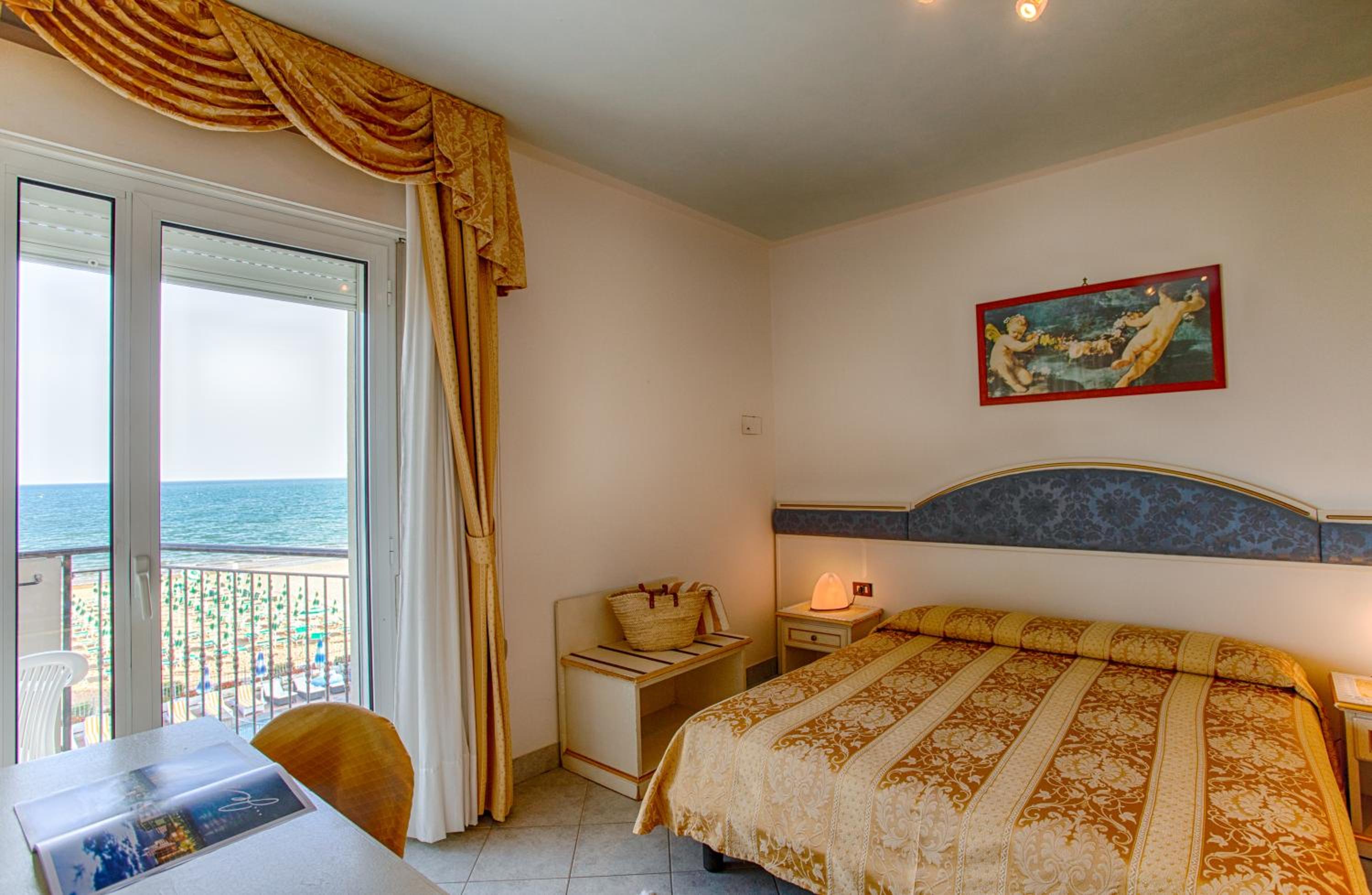 Double Room with Balcony and Sea View