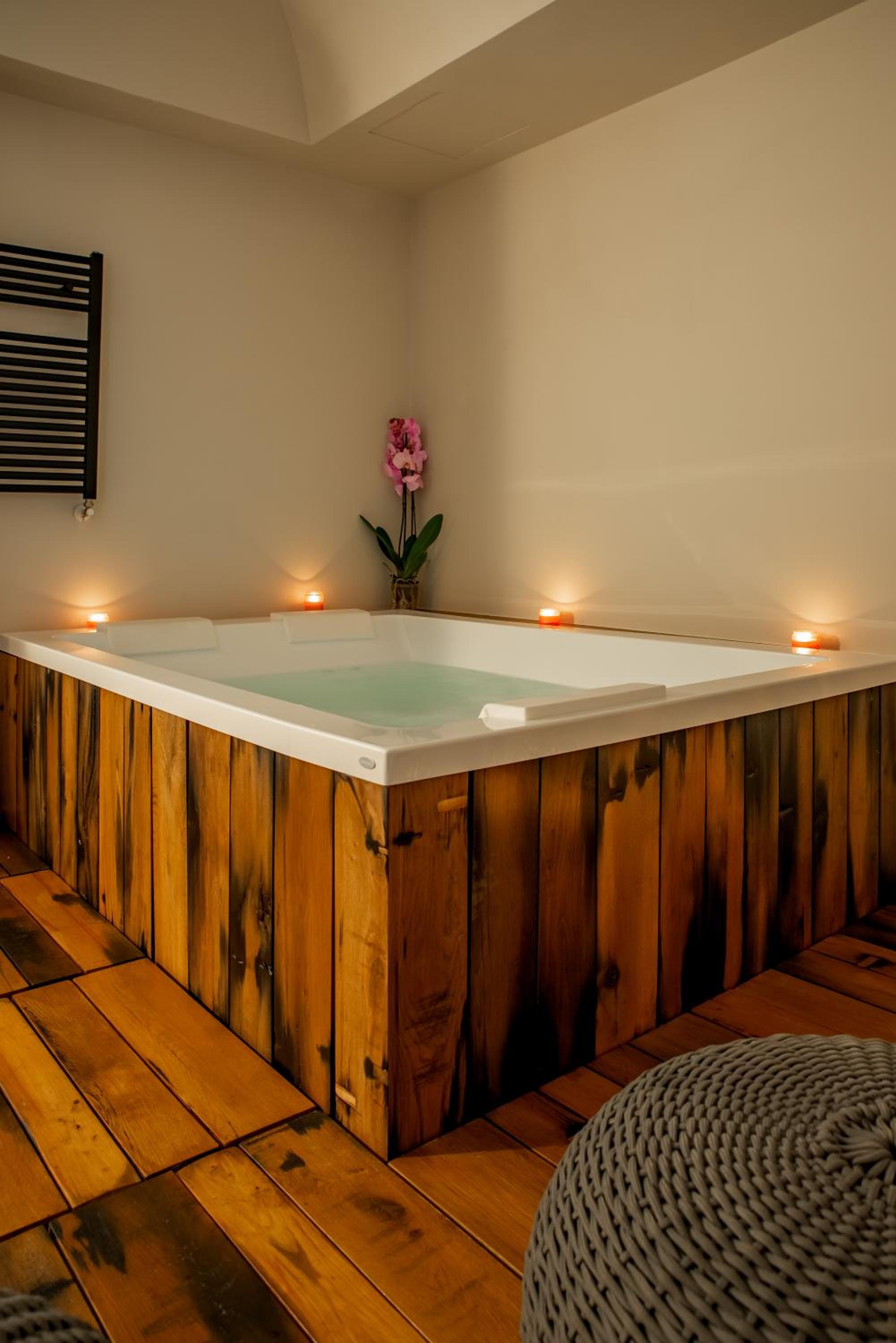 Deluxe Suite with Jacuzzi