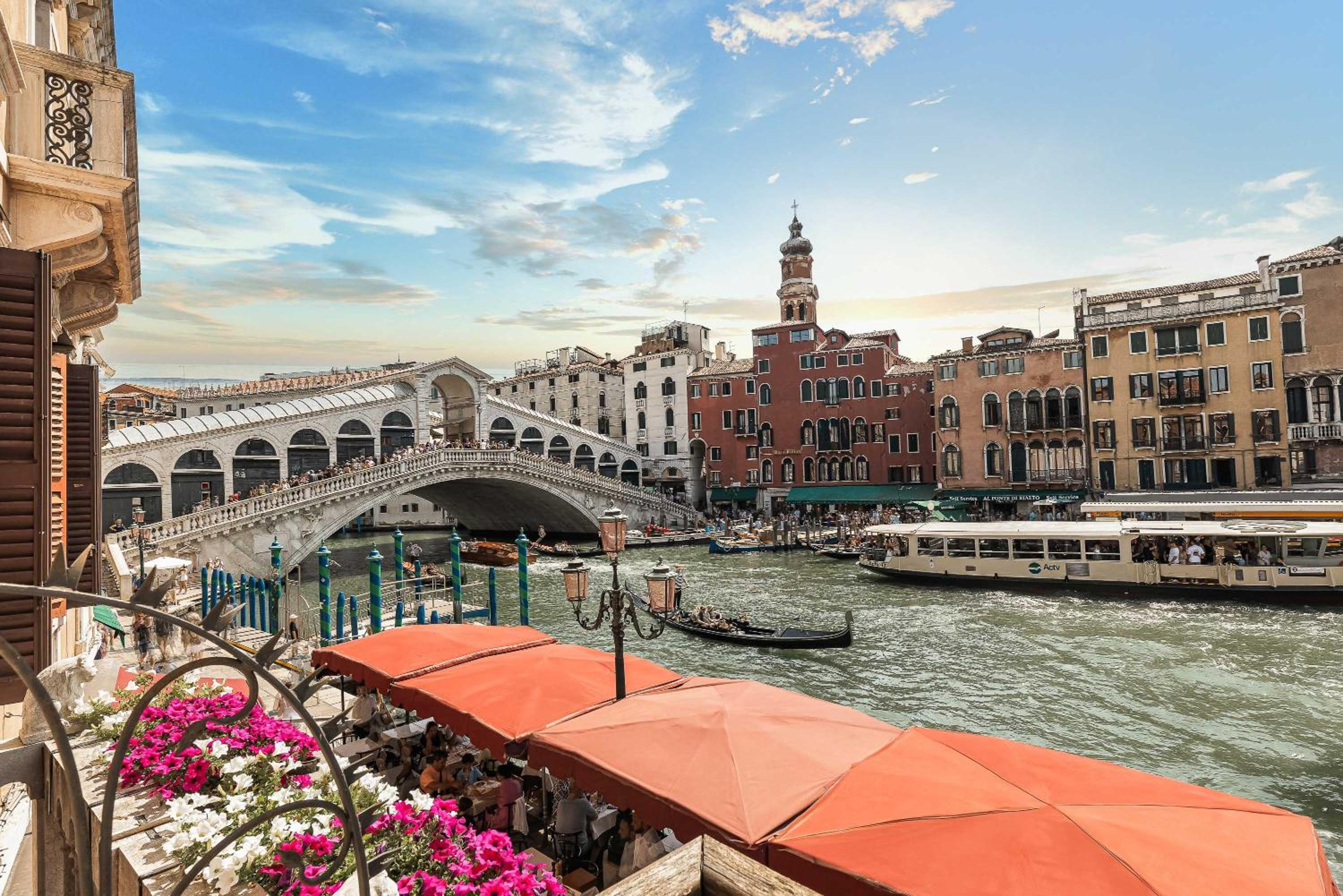 Deluxe Double or Twin Room with Canal View