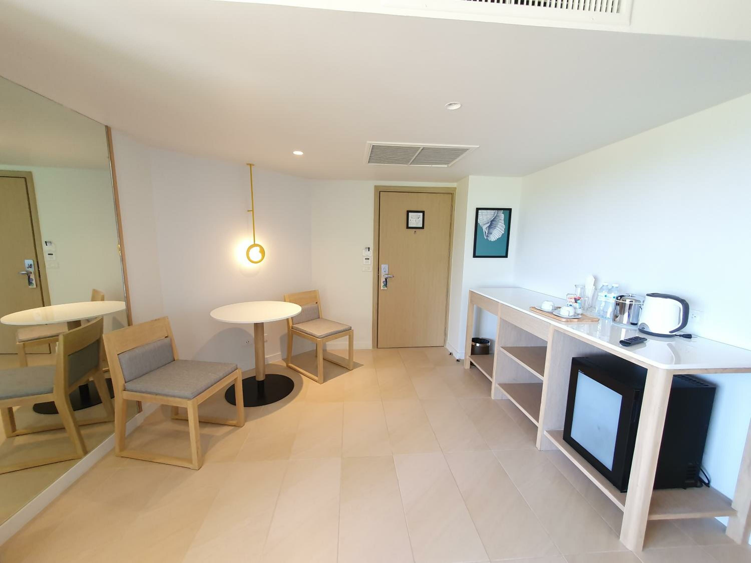 Premier King Suite with Living  Room and Sea View 