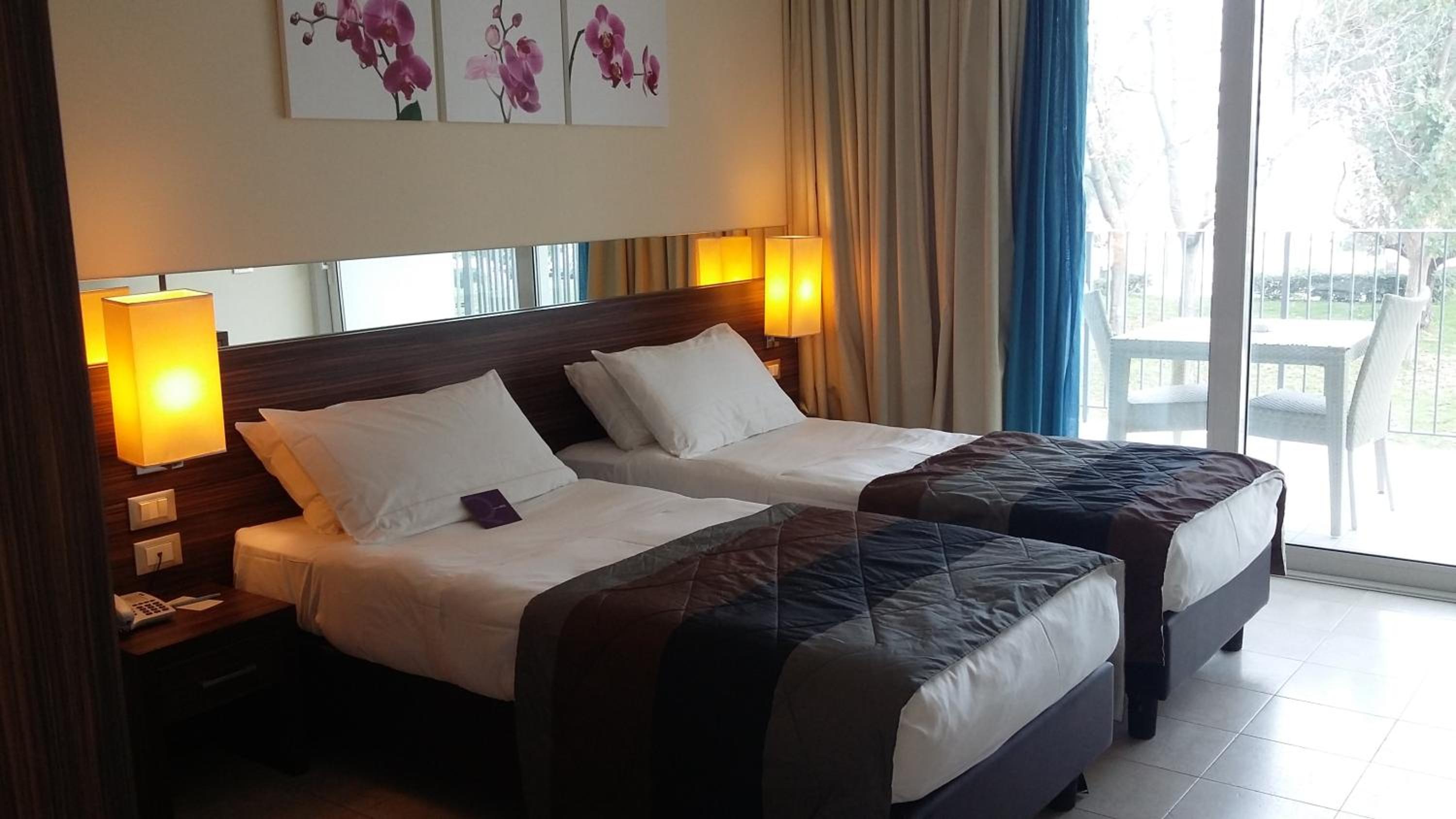 Privilege Twin Room with Balcony and Sea View