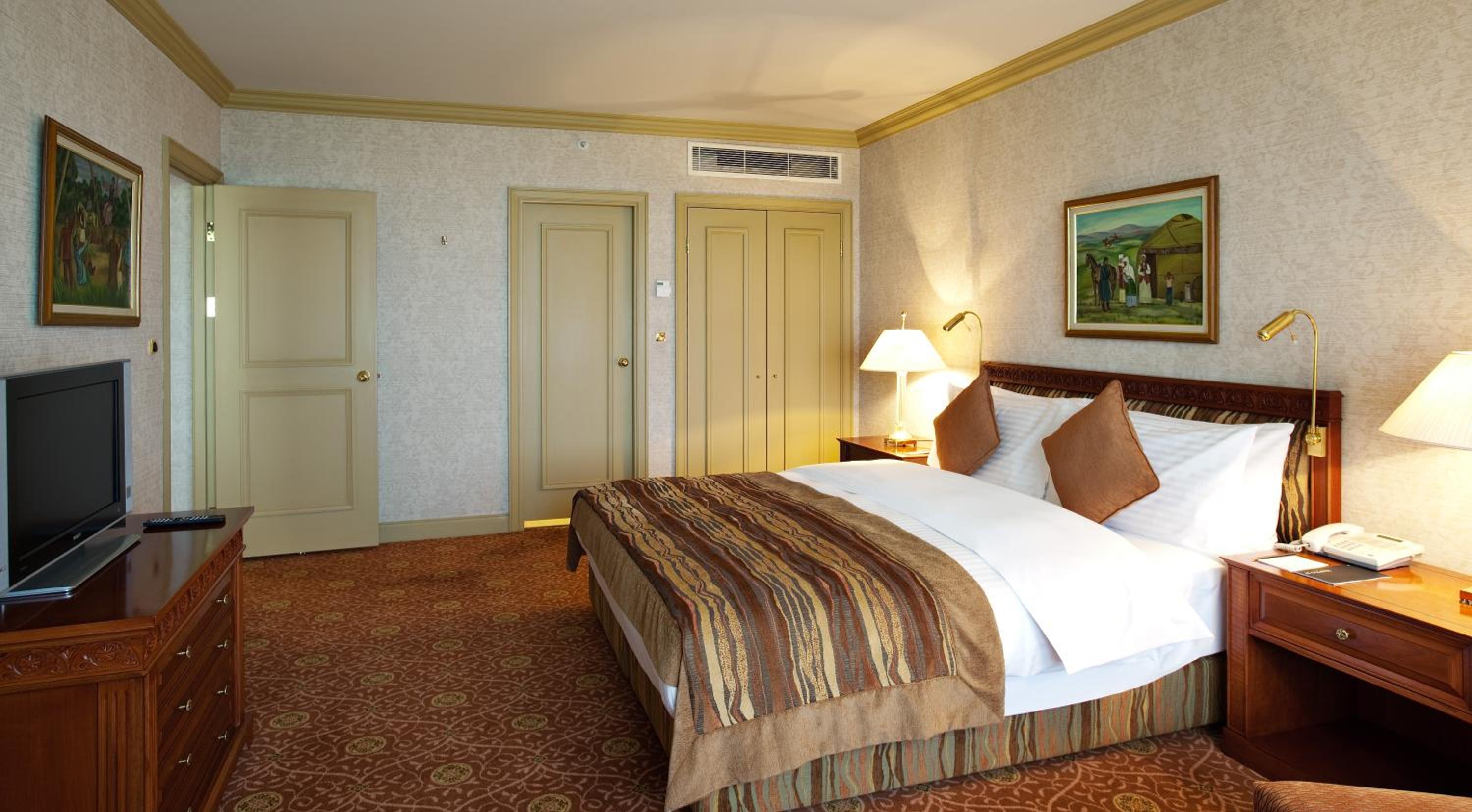 Grand Suite, Smoking, 1 King Bed