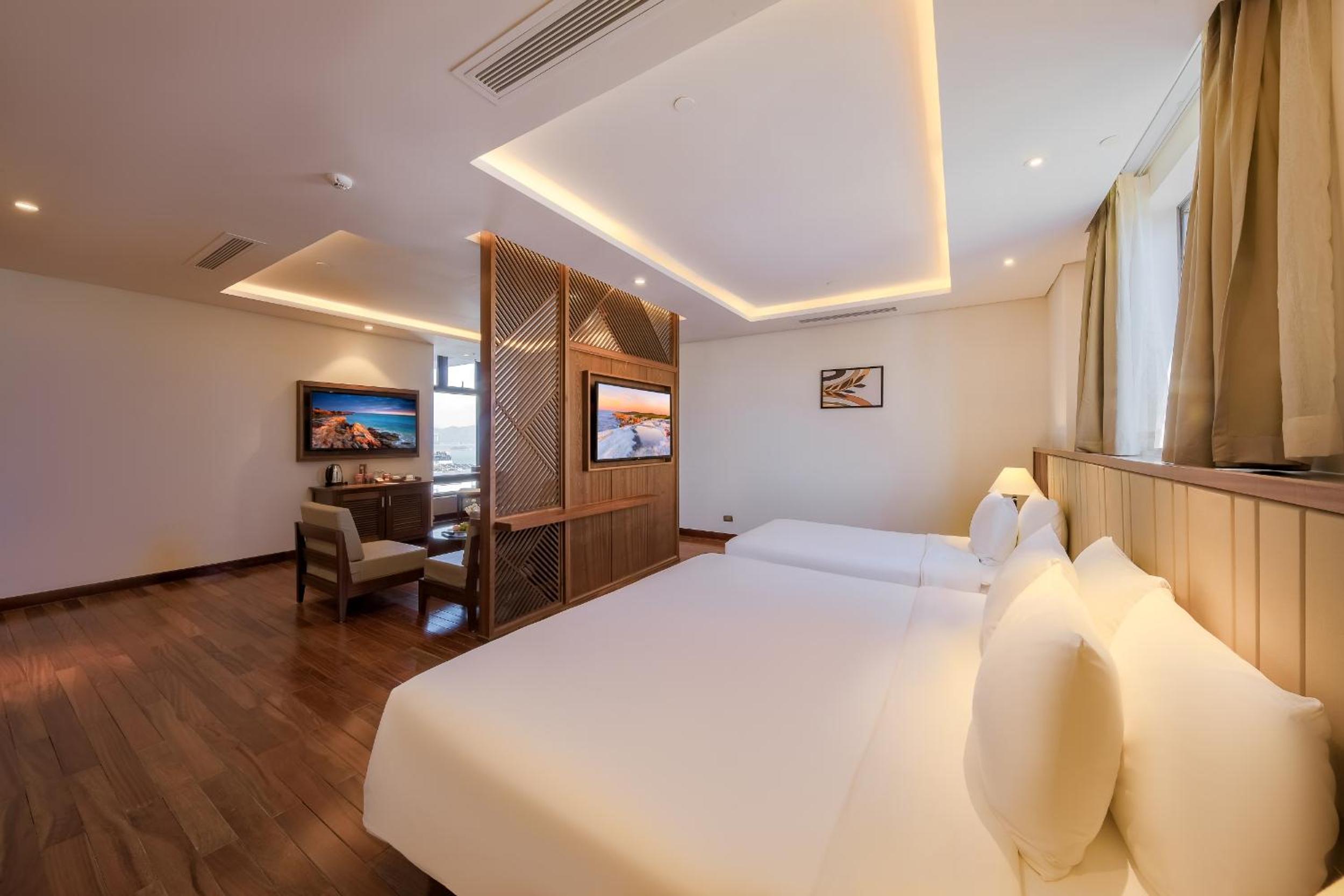 Suite Triple City View