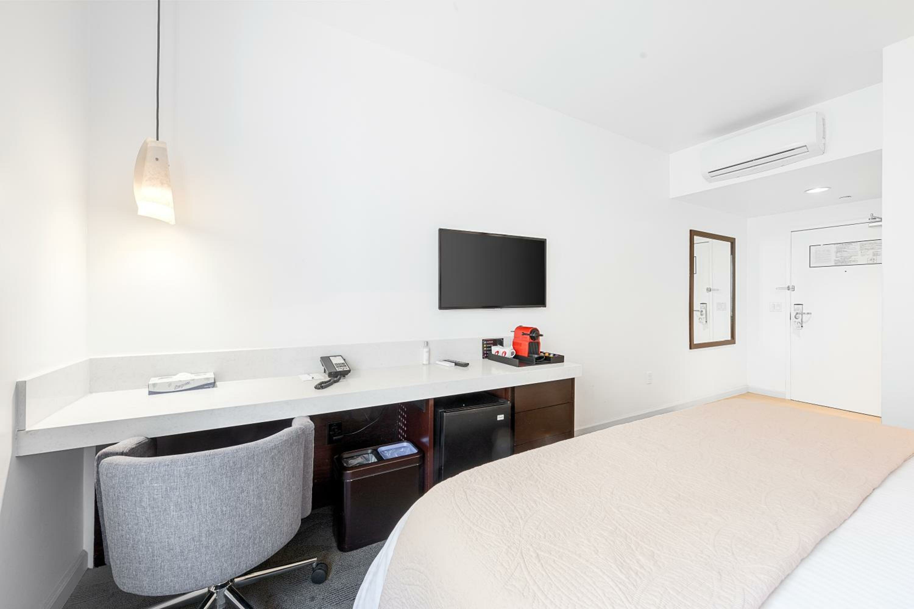 Deluxe King Room - Non-Smoking