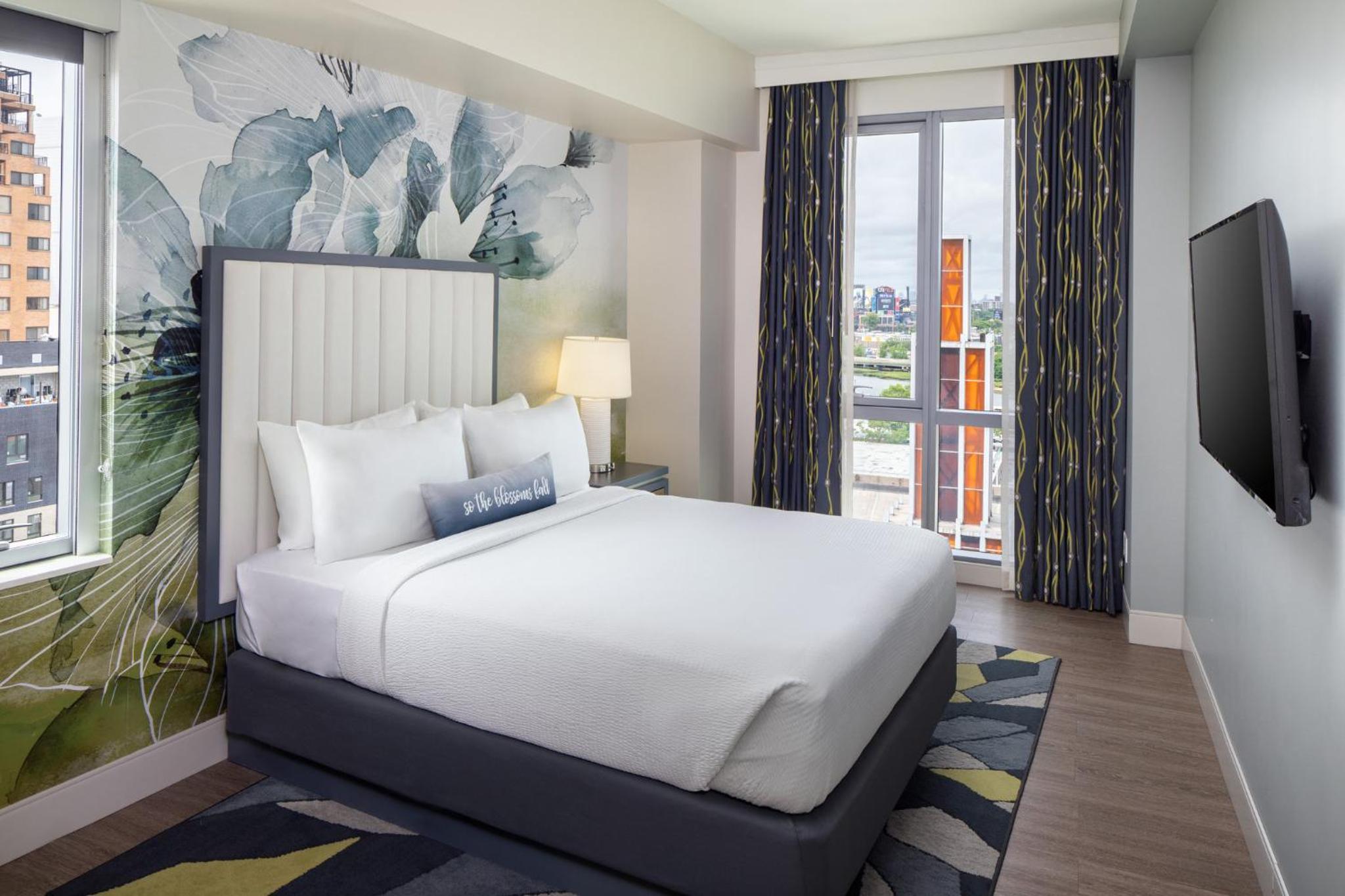 Standard King Room - Communications Accessible