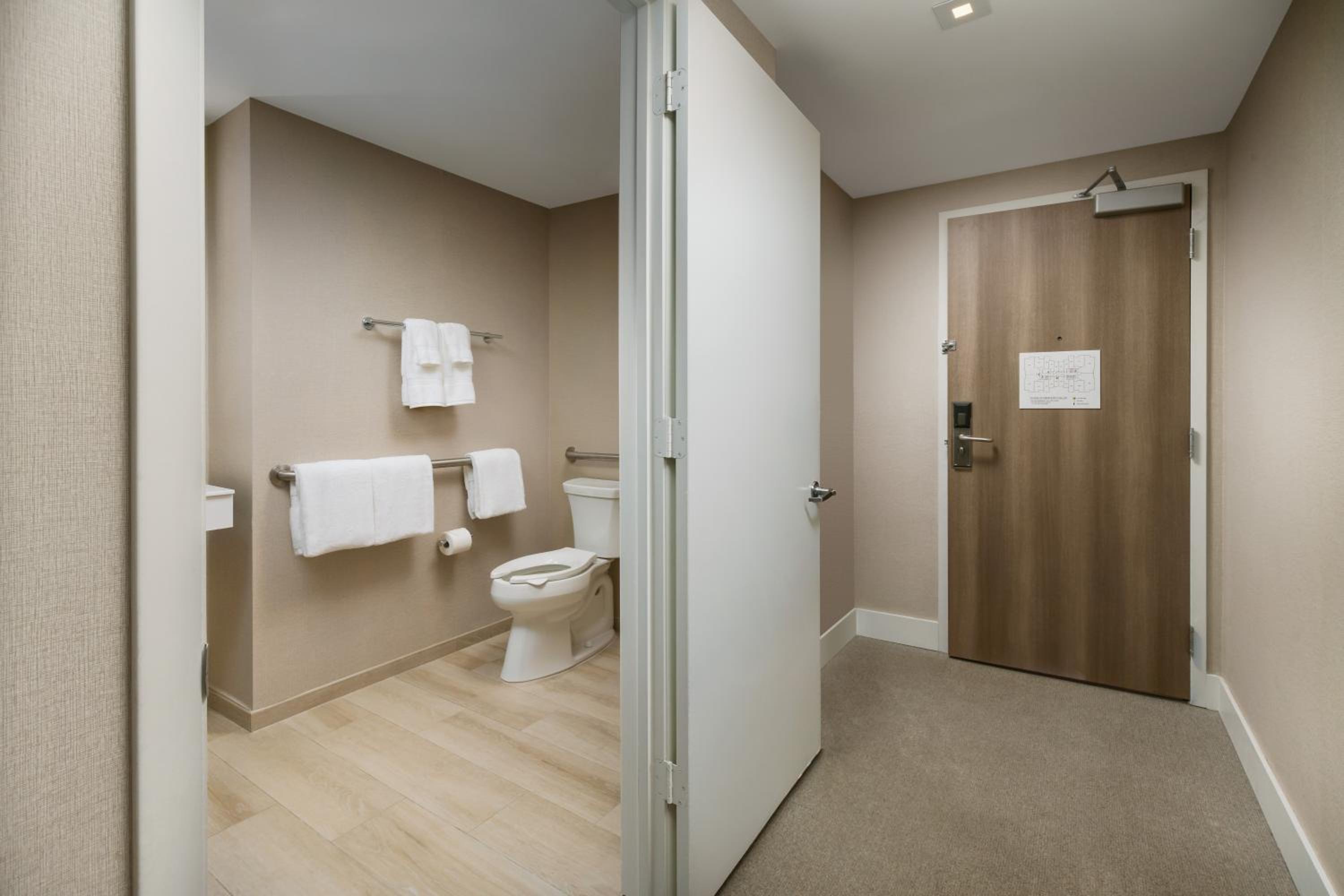 Deluxe King Room with Balcony