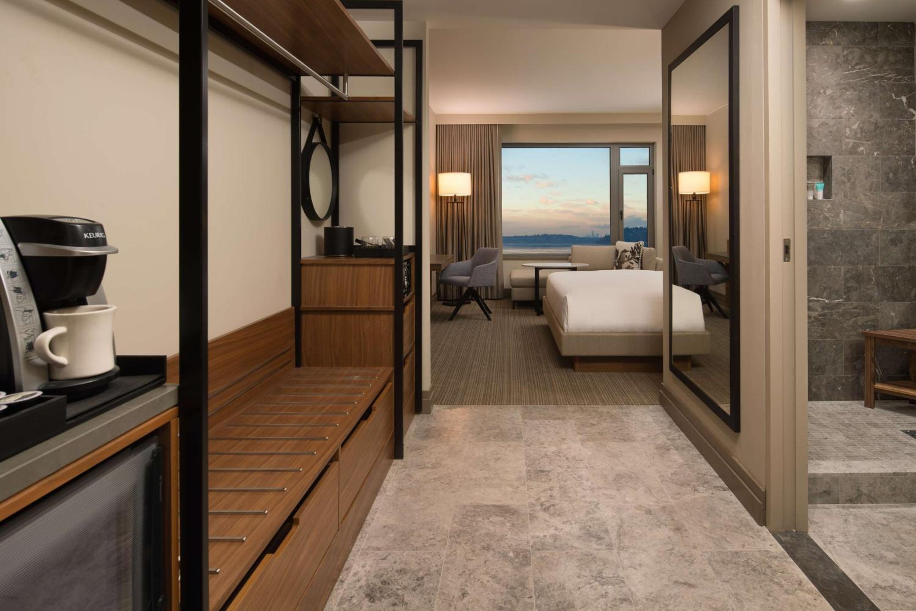 Corner King Room with Lake View