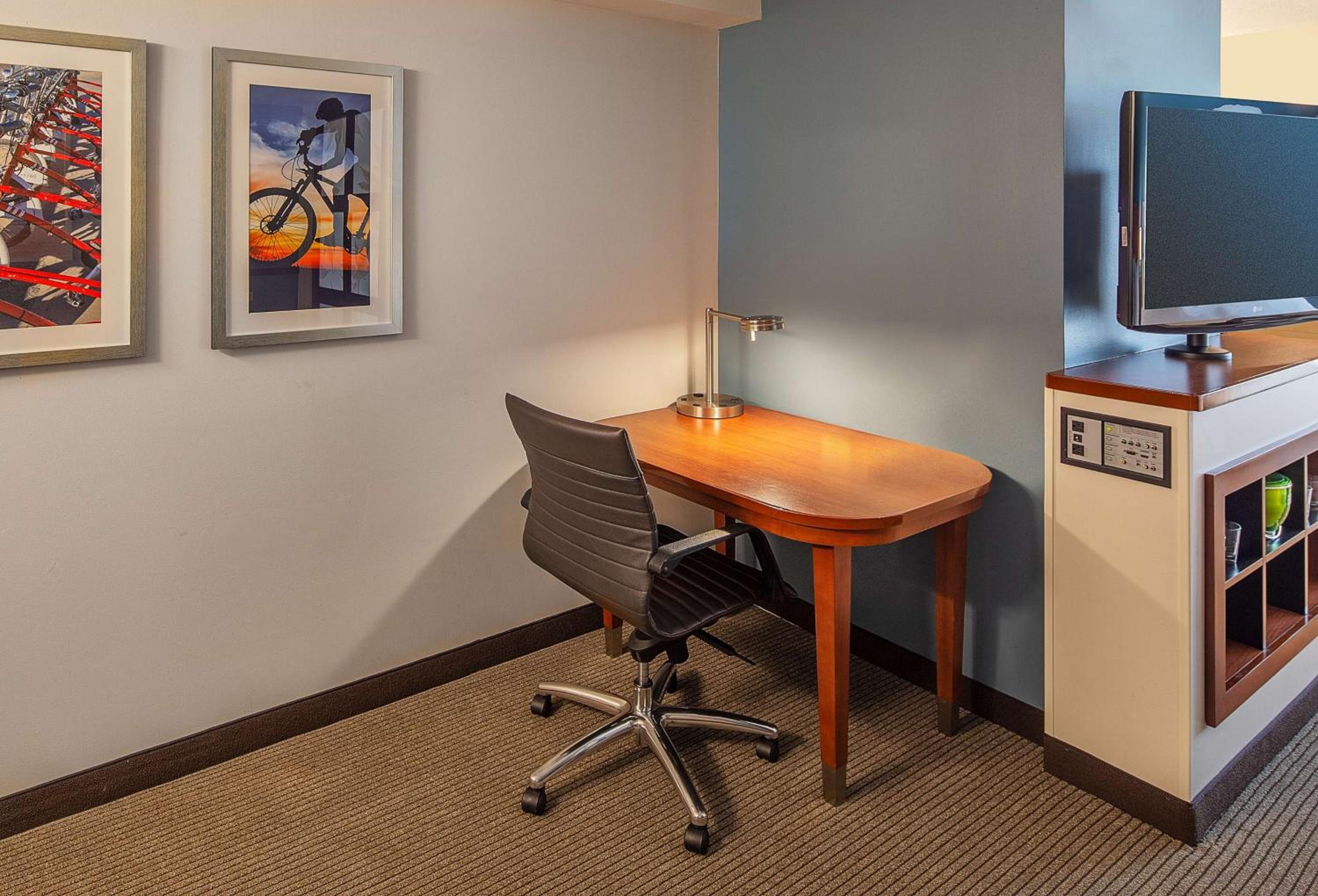 Queen Room with Two Queen Beds and Sofa Bed - High Floor