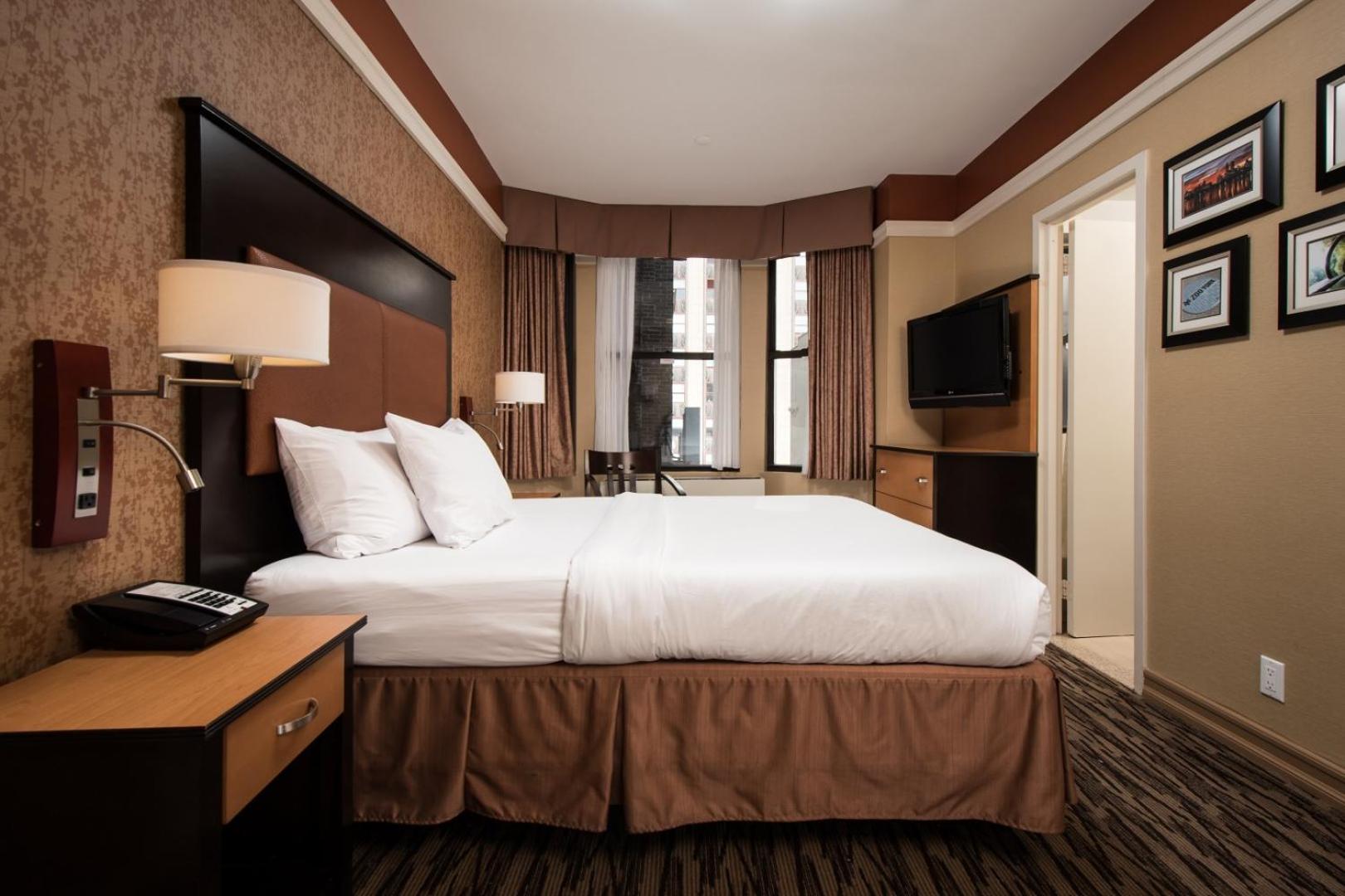 Deluxe Queen Room