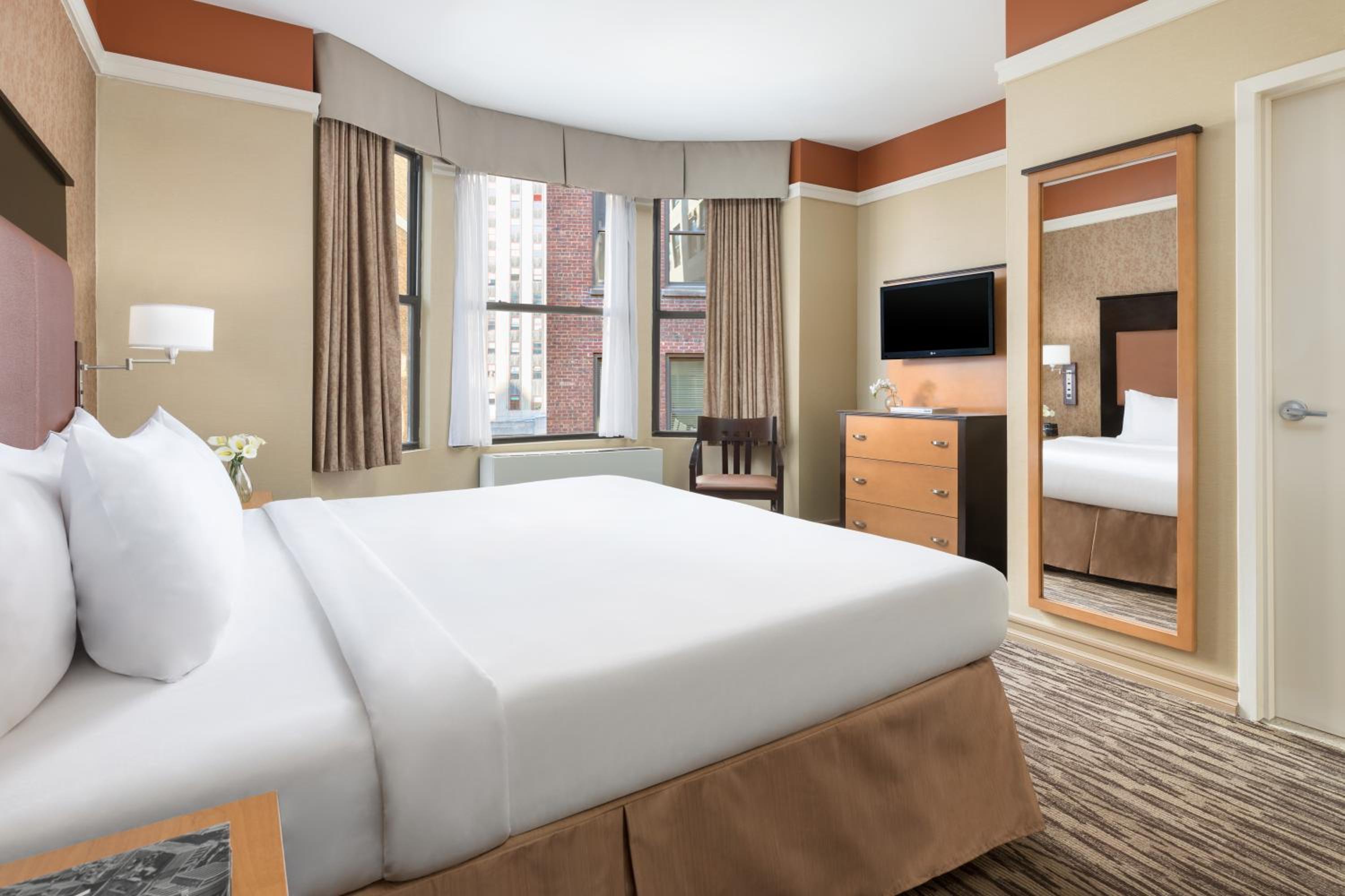 Deluxe Queen Room