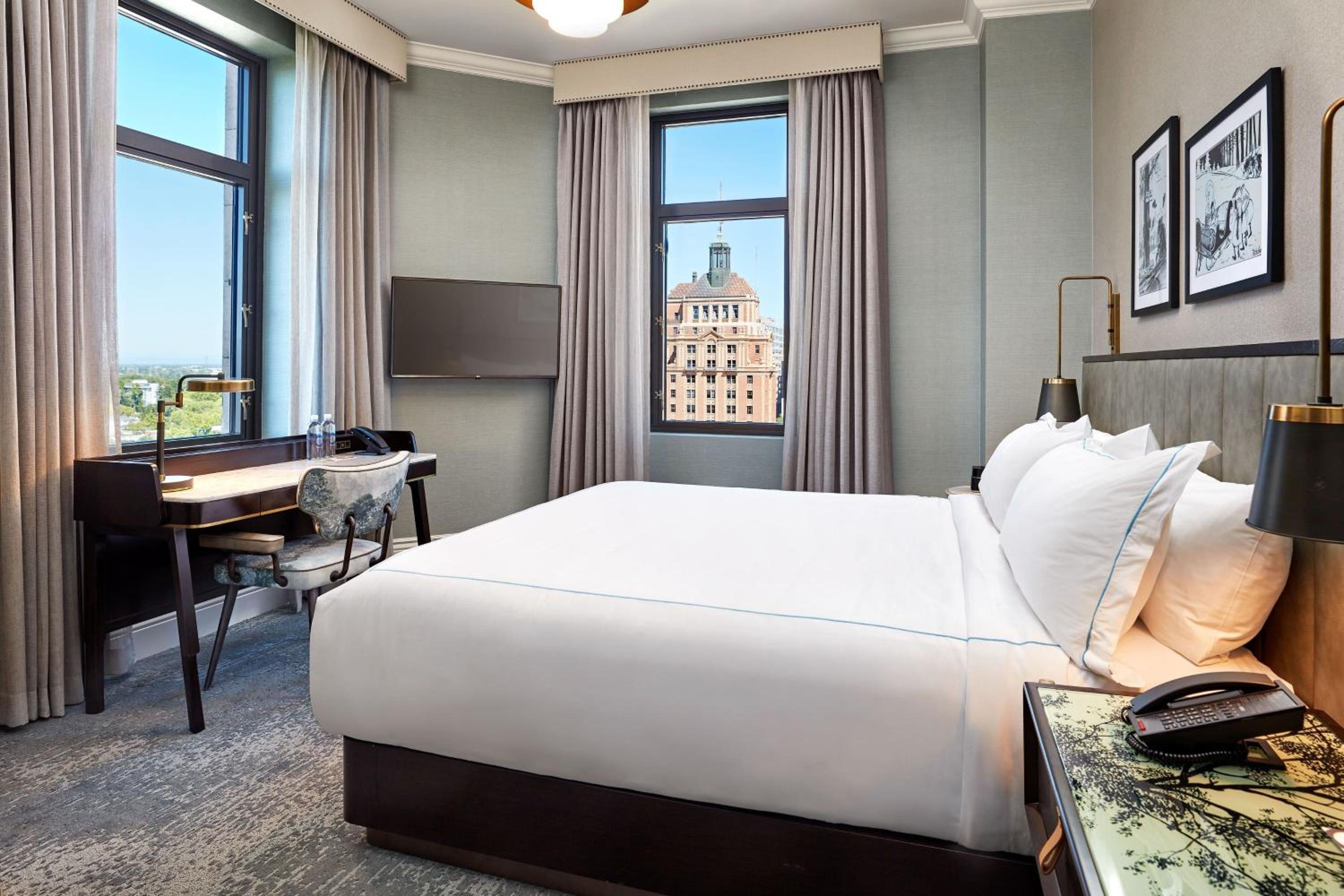 Deluxe King Room - Hearing Accessible