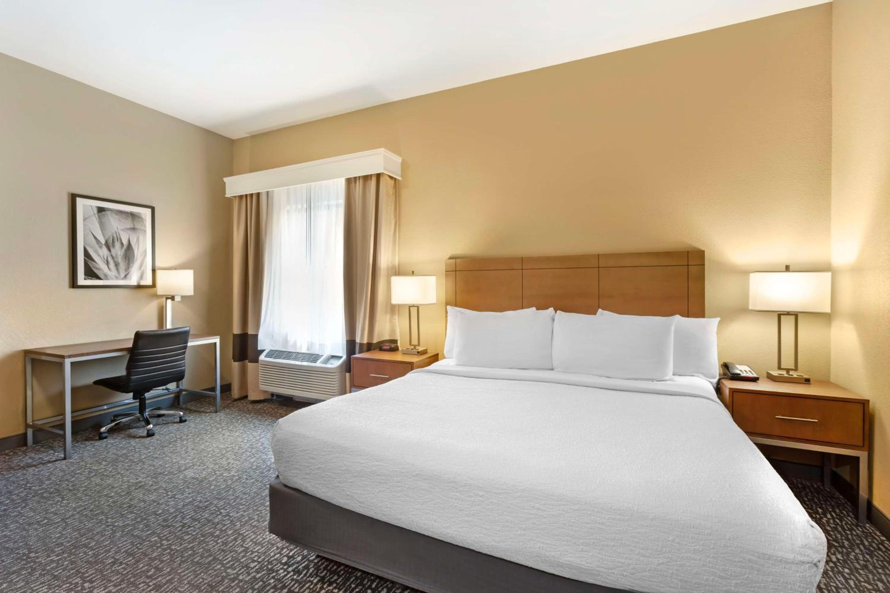 King Suite With Mobility Accessible Tub