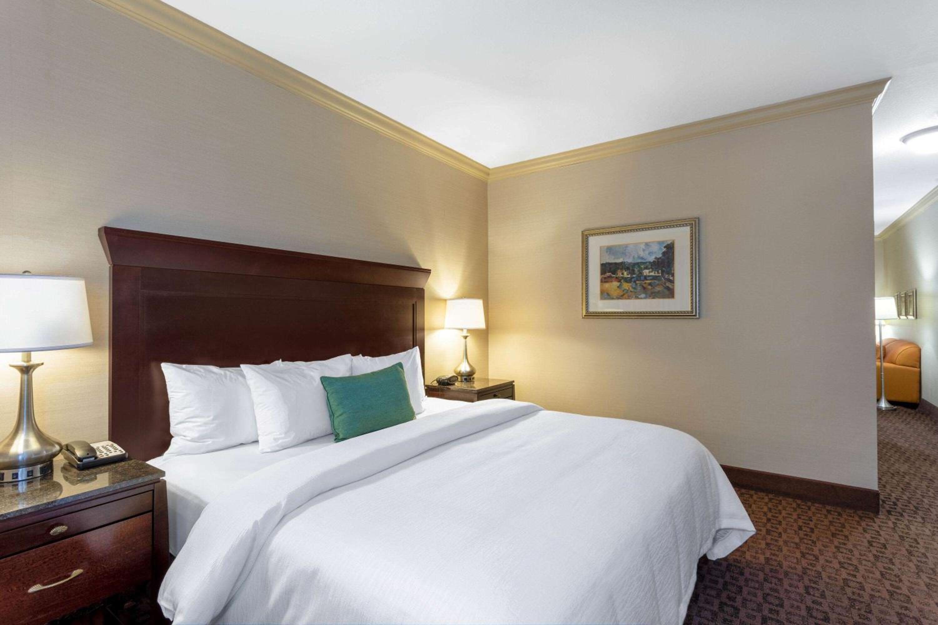 2 Queen Beds and 1 King Bed, Two-Bedroom Suite, Non-Smoking