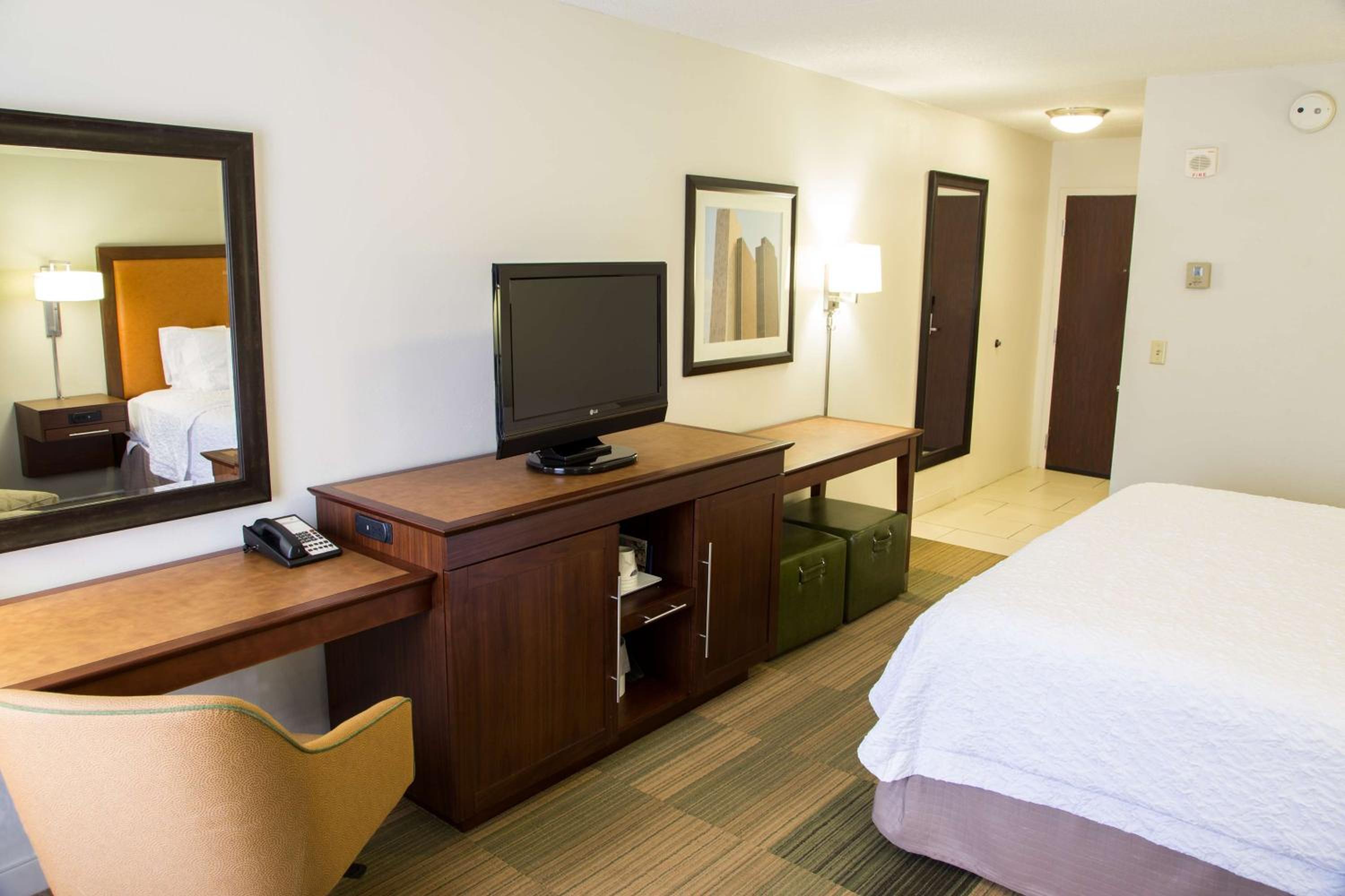 King Room with Sofa Bed and Study - Non-Smoking