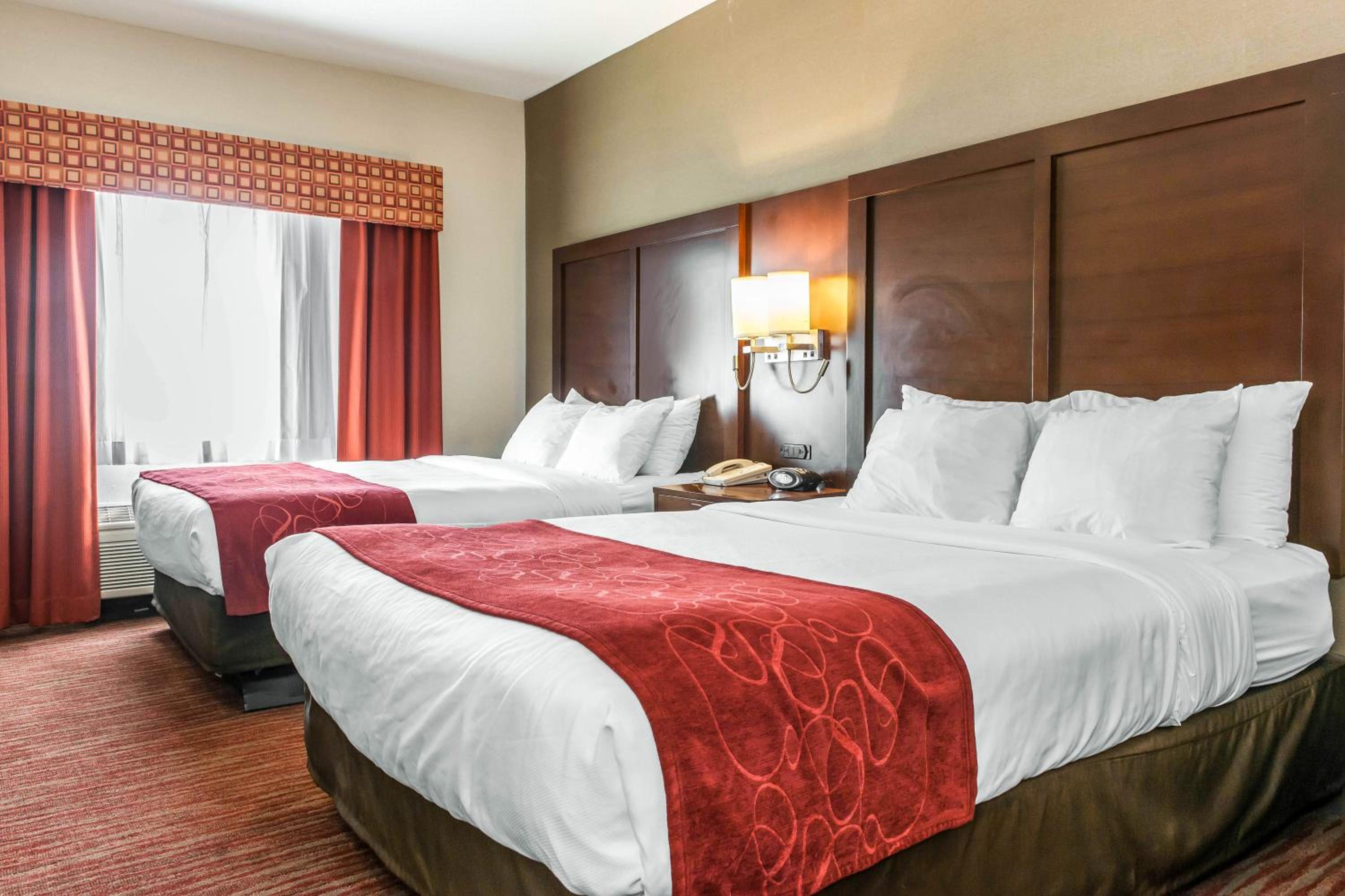 Queen Suite withTwo Queen Beds- Sofa Bed/Non Smoking