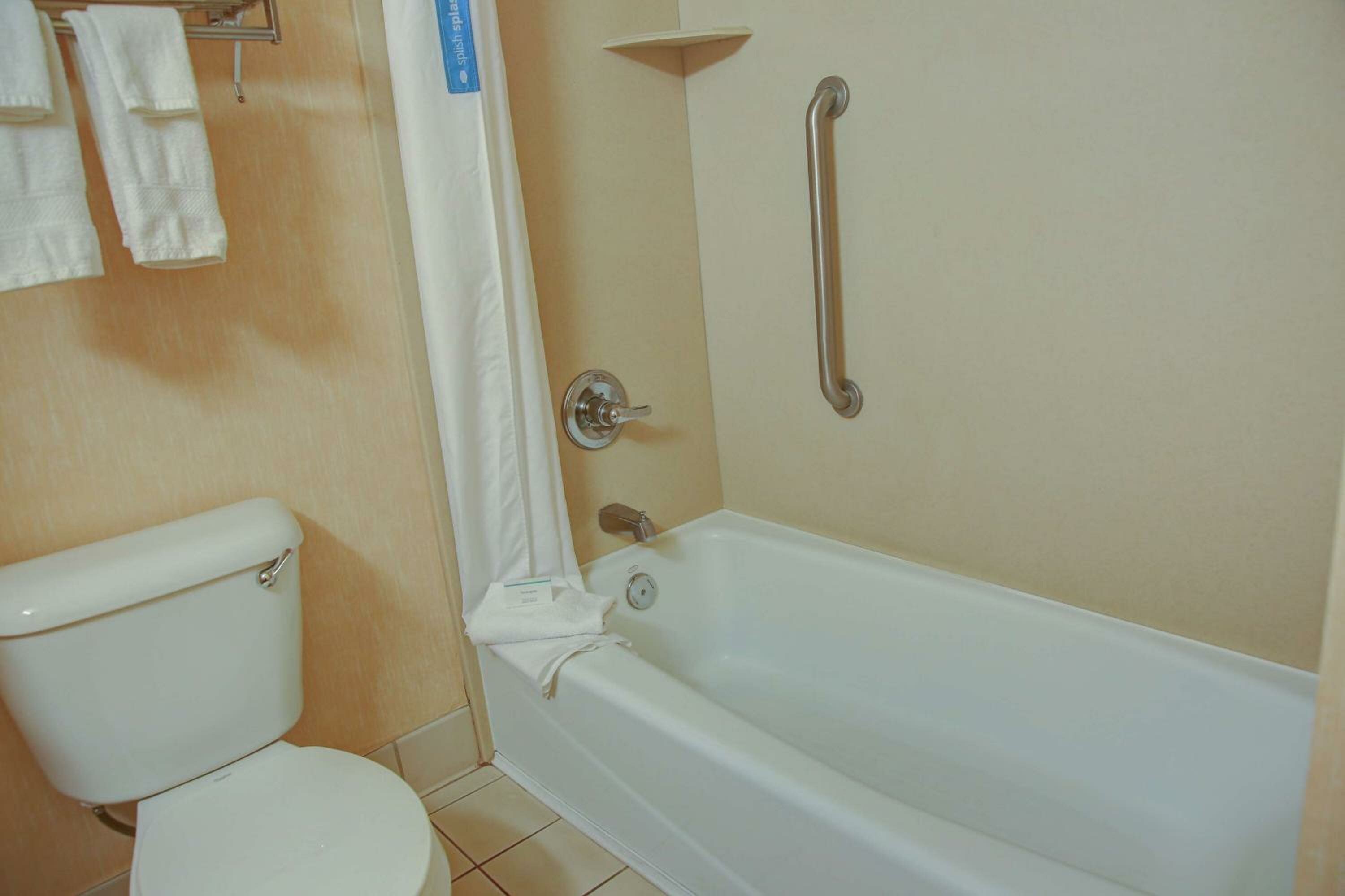 One-Bedroom King Suite - Non-Smoking