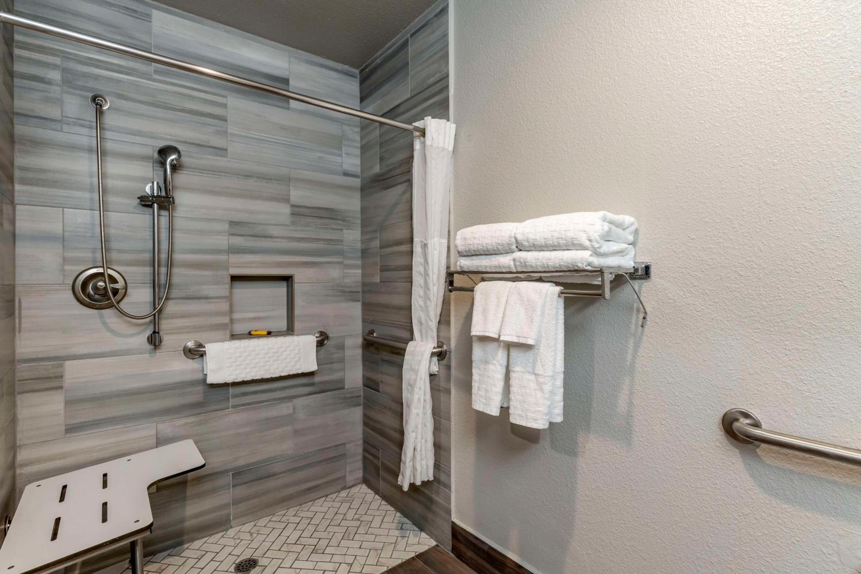 King Room with Roll-in Shower - Disability Access/Non-Smoking