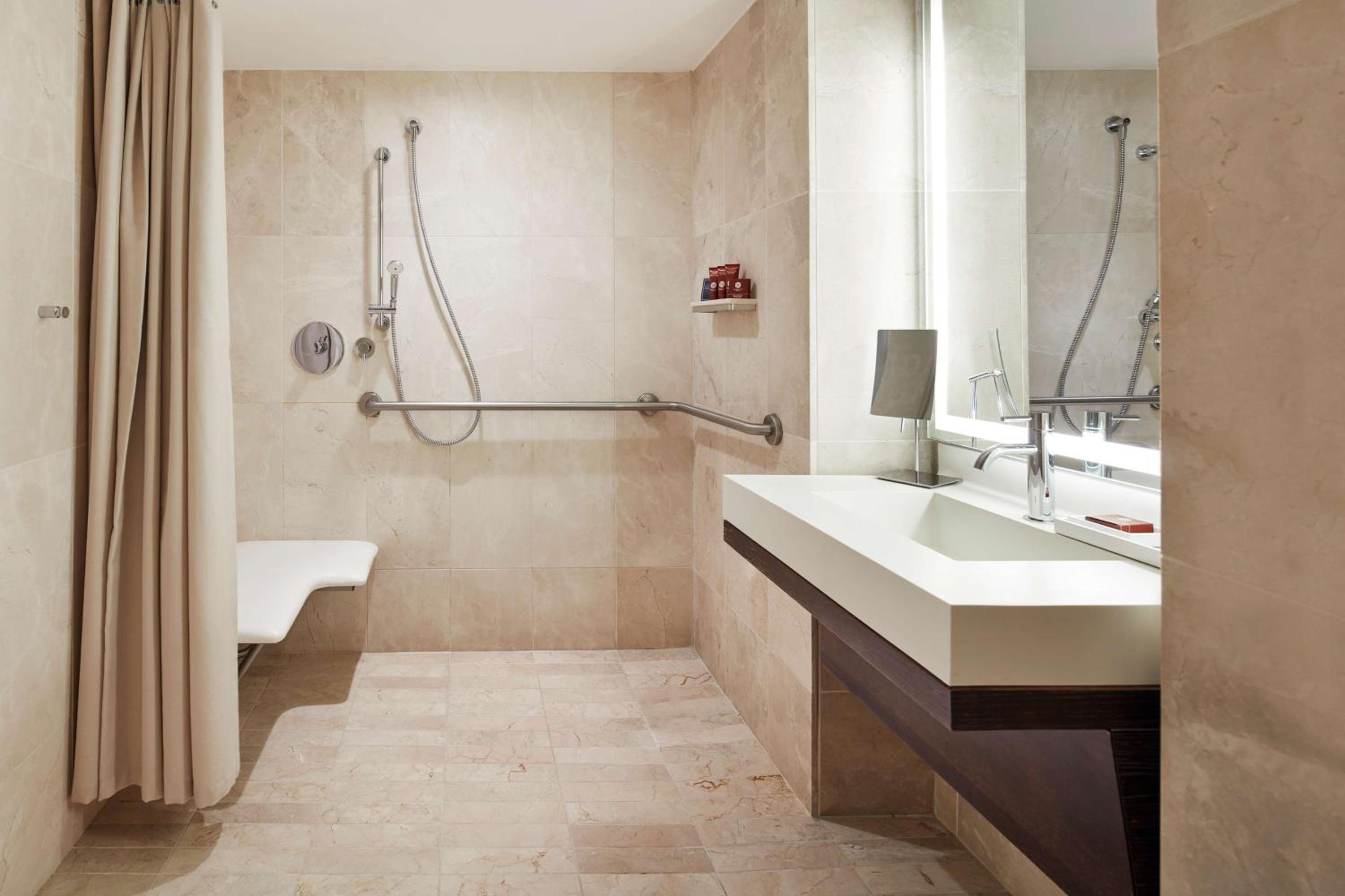 Deluxe King Suite - Hearing Access