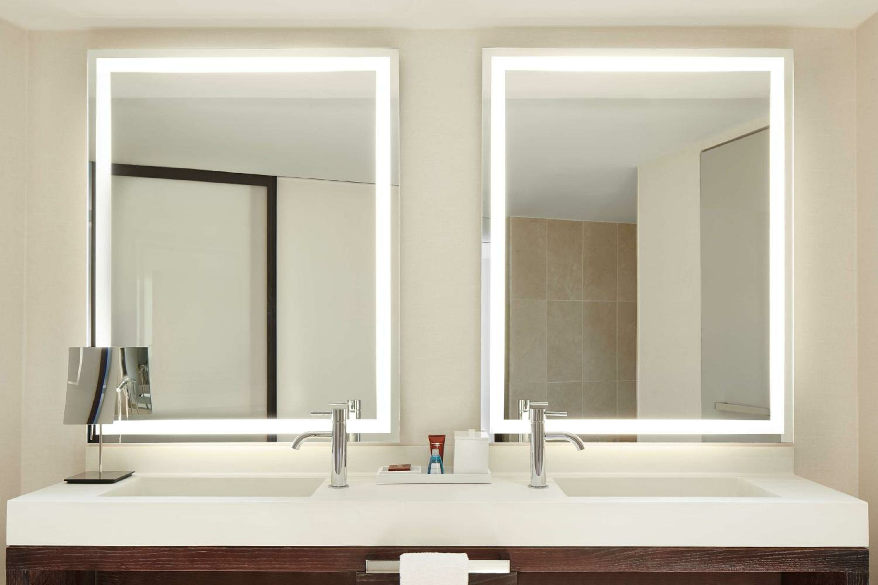 Luxury Corner King Suite with Sofa Bed