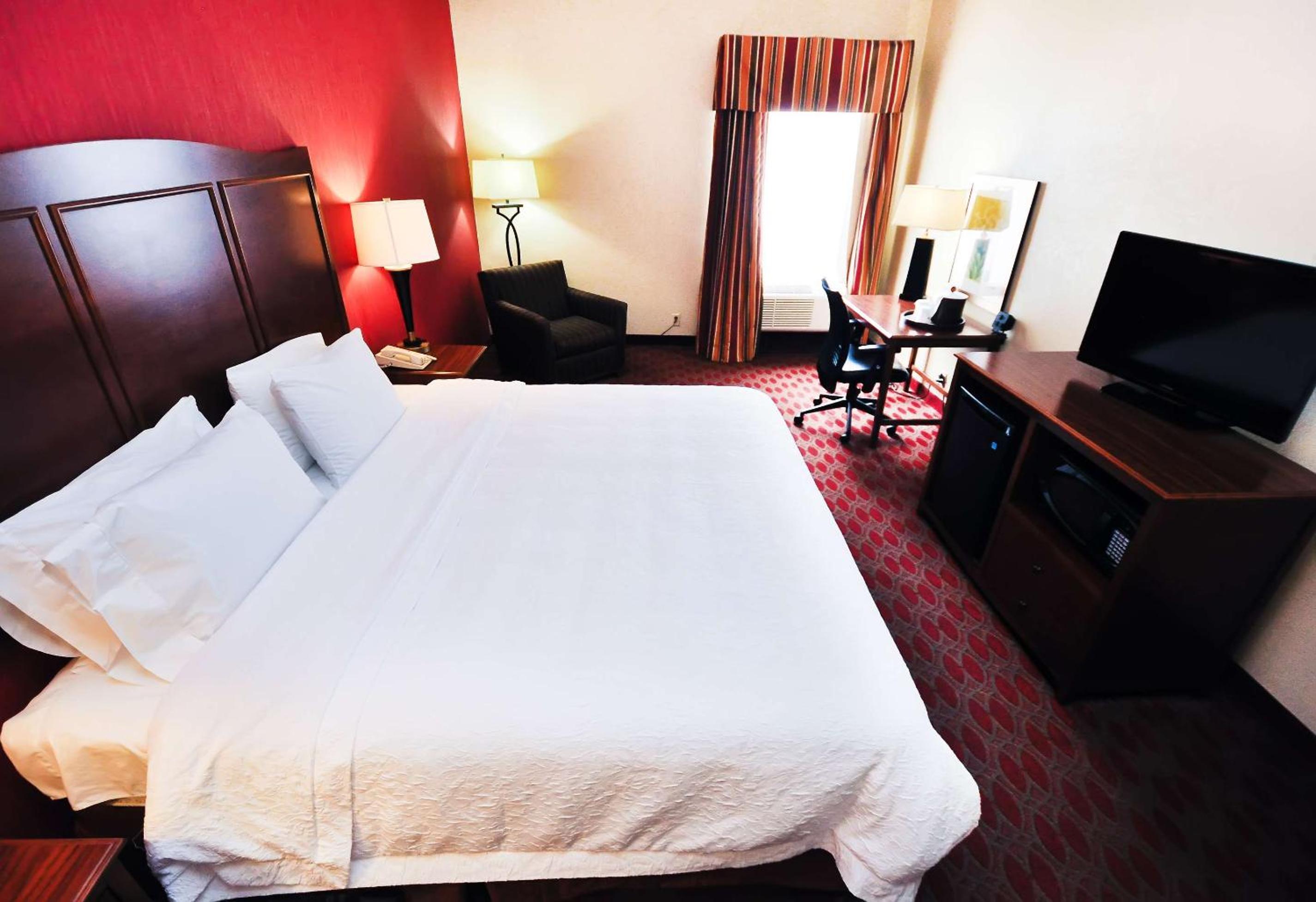 King Room with King Bed - Non-Smoking