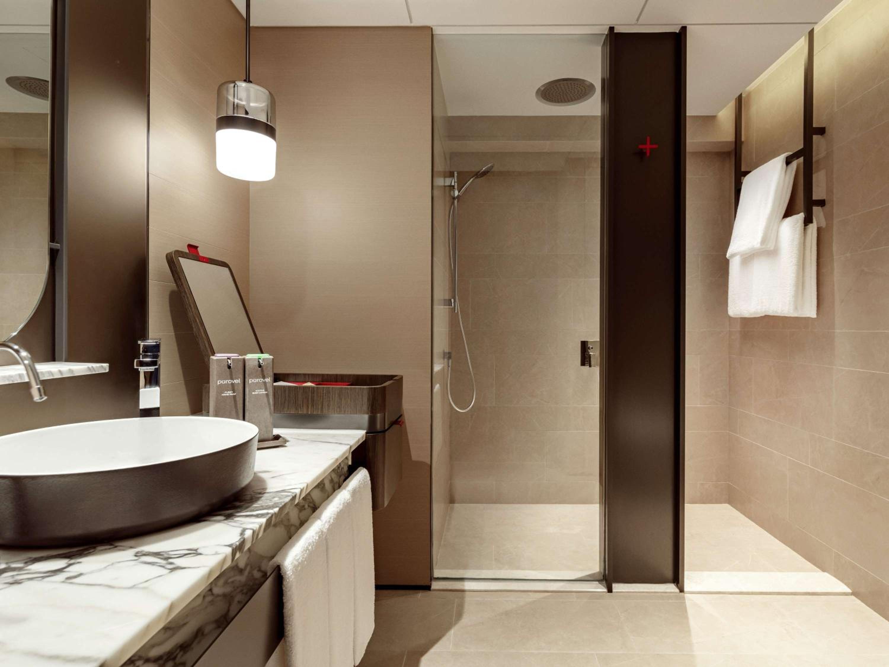 Premier, 1 King Plus, Balcony, City View