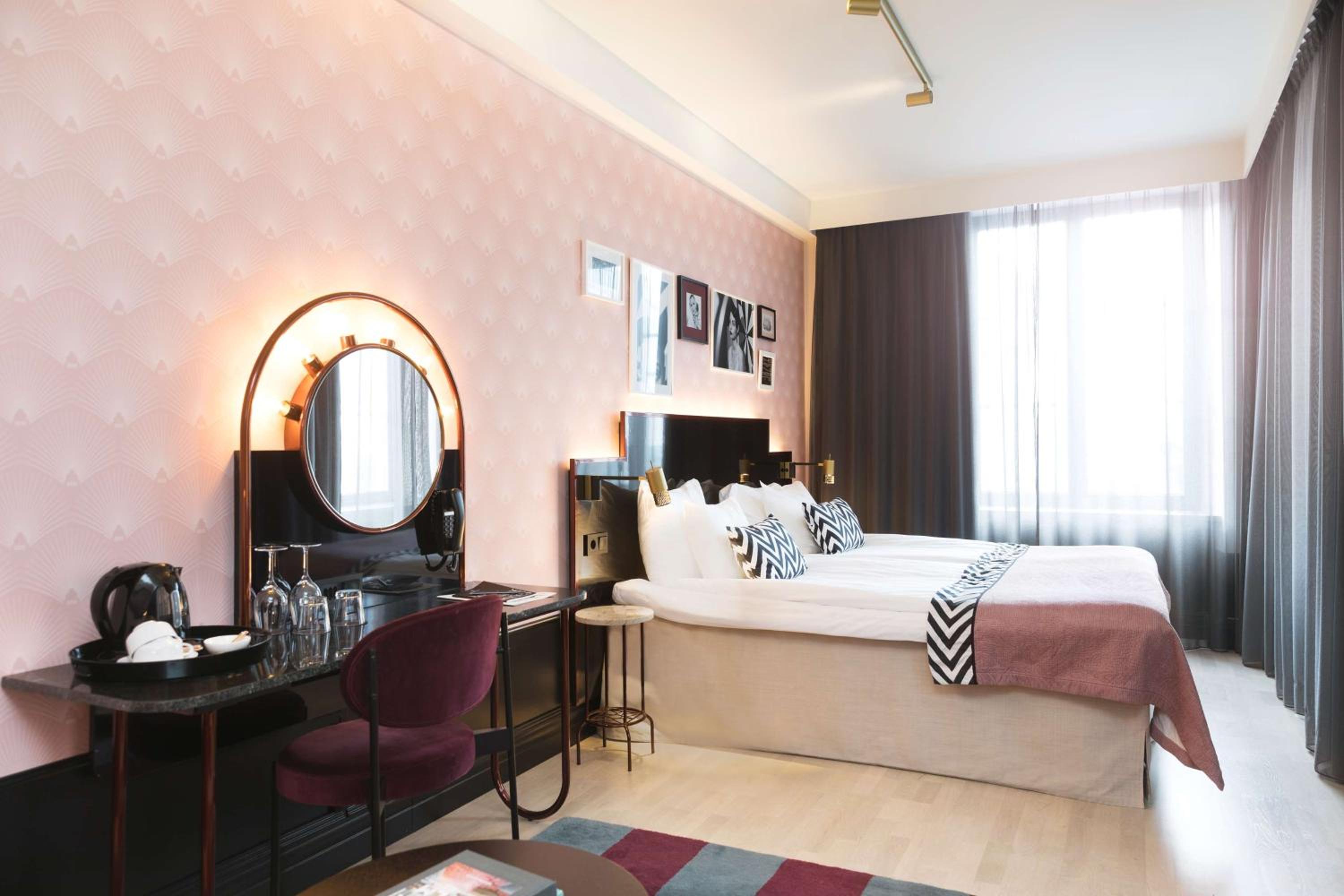 Large Deluxe King Room with Sofa Bed