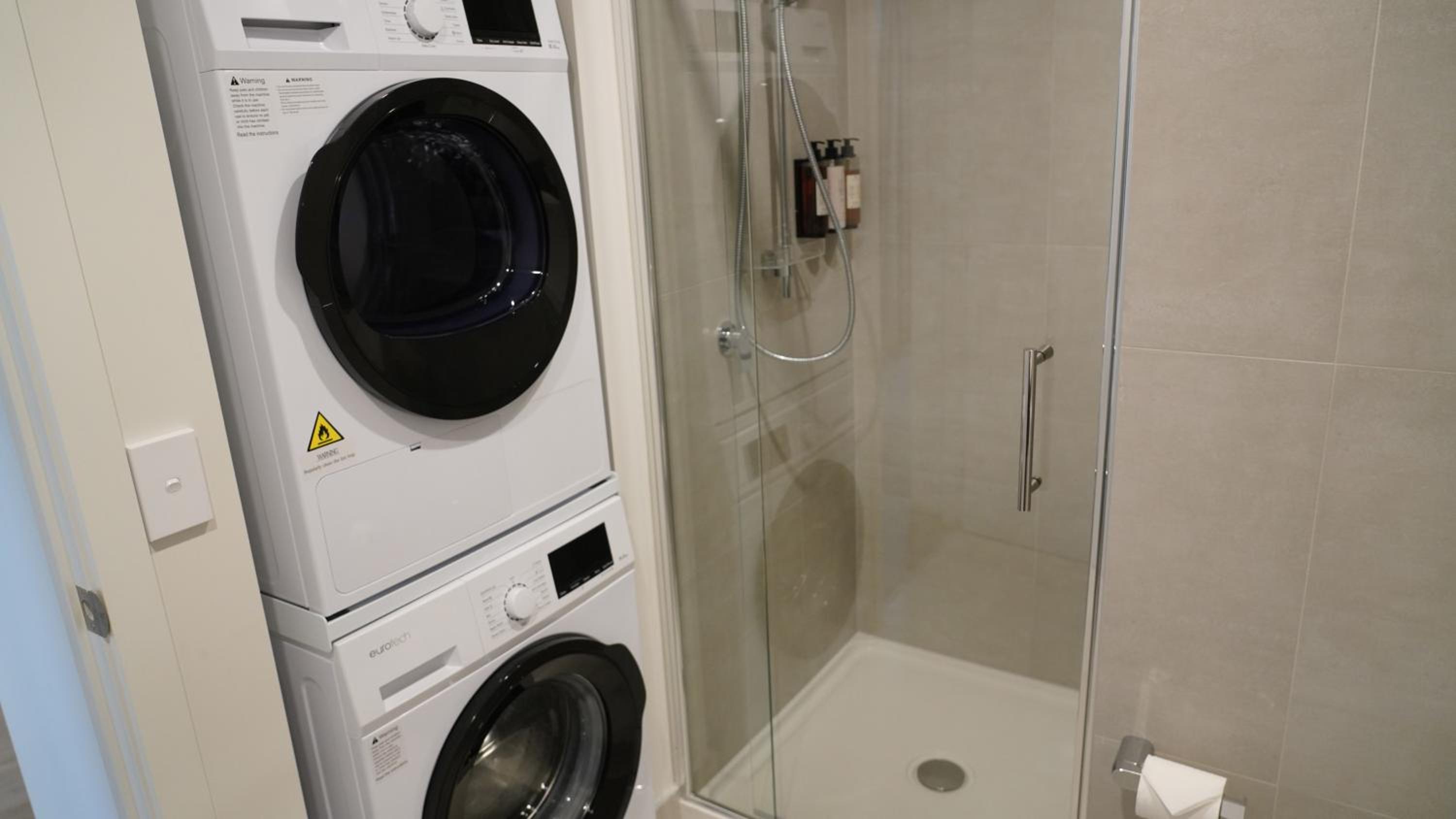 1 King Bed, Deluxe 1-Bedroom Apartment, Balcony, Non-Smoking