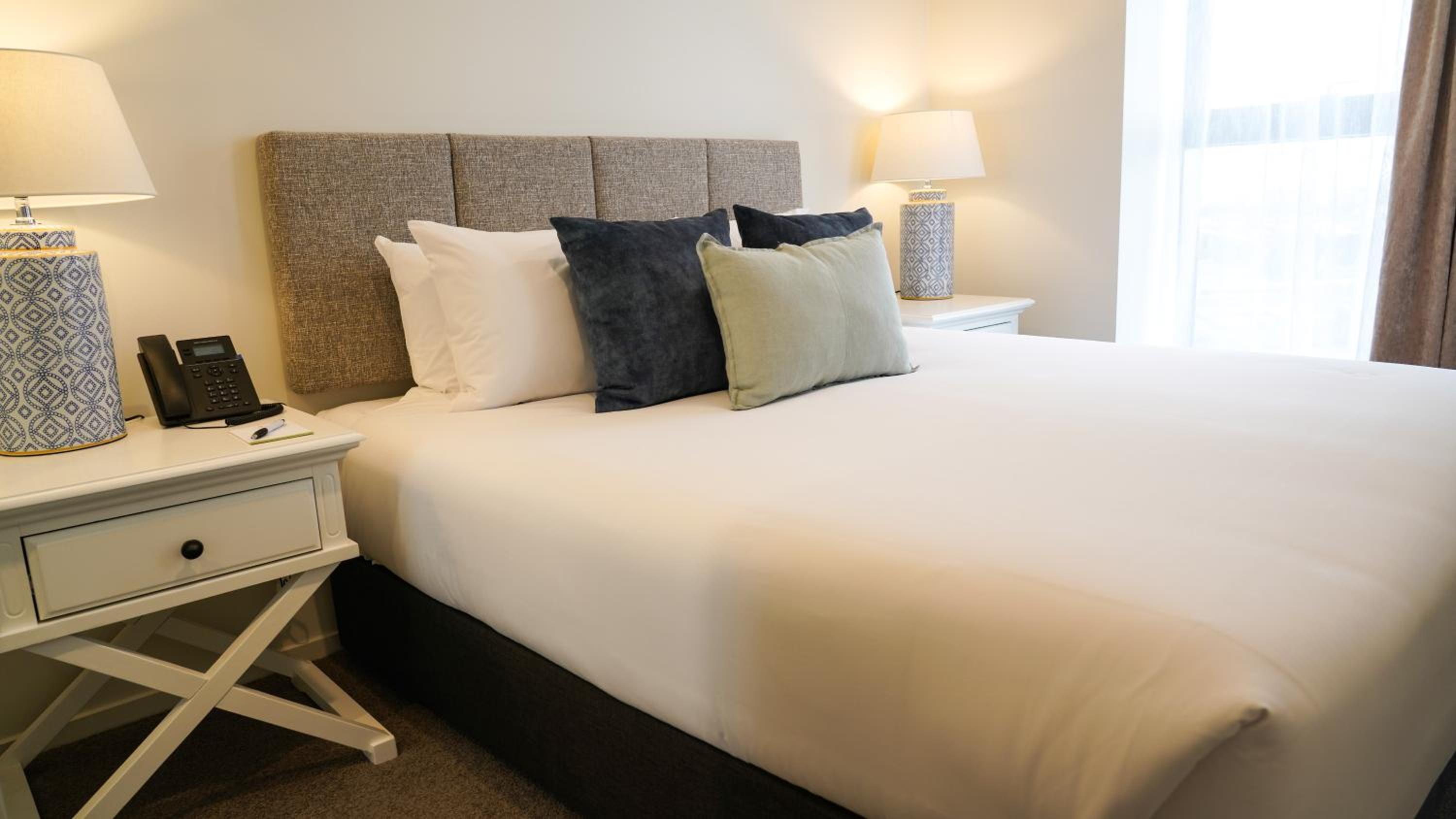 1 King Bed, Deluxe 1-Bedroom Apartment, Balcony, Non-Smoking