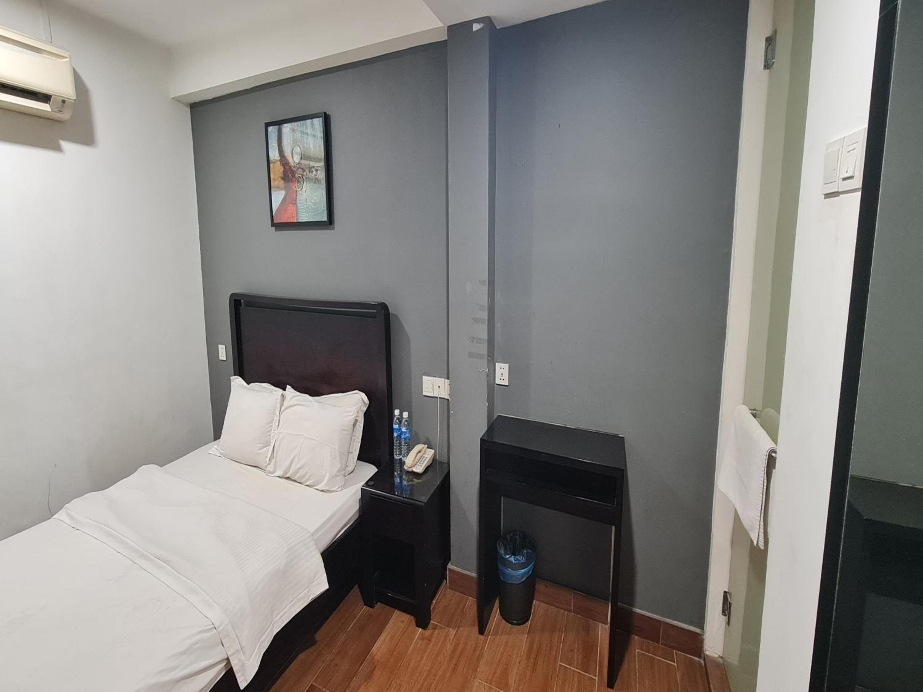 Standard Queen Room