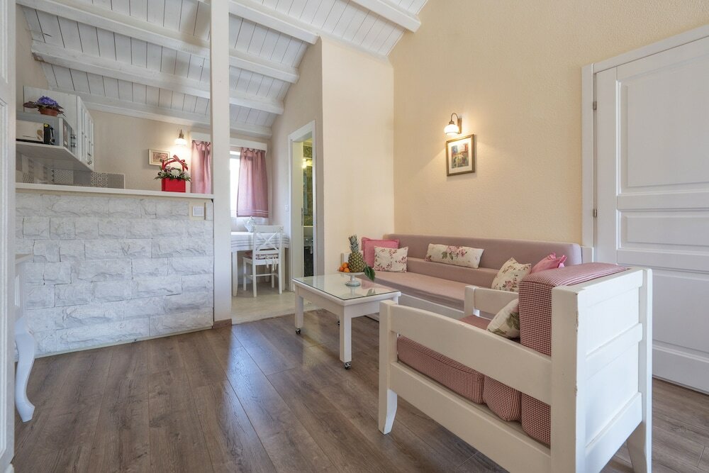 Romantic Studio Suite (1)