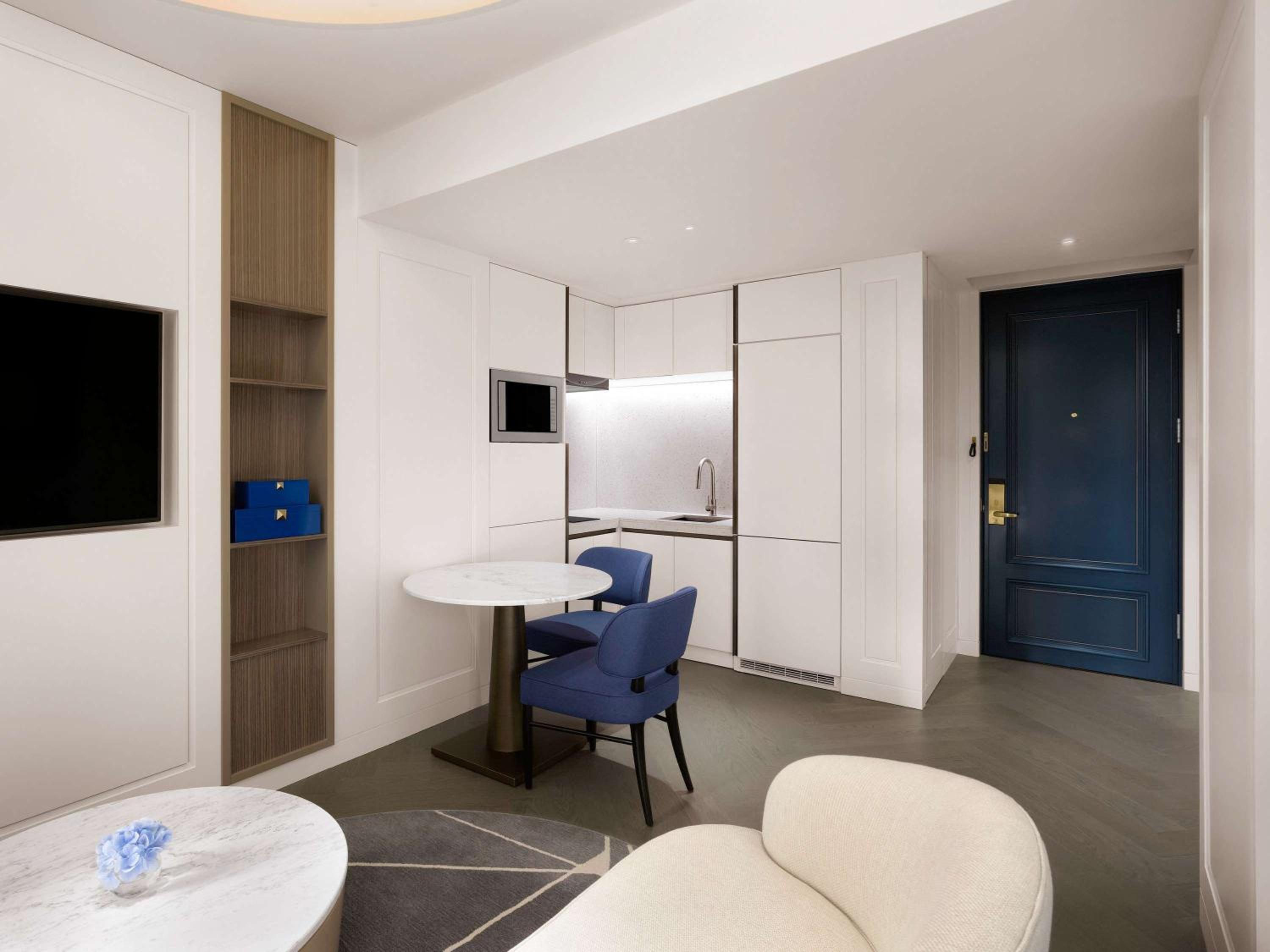One-Bedroom Deluxe Suite with 1 king bed