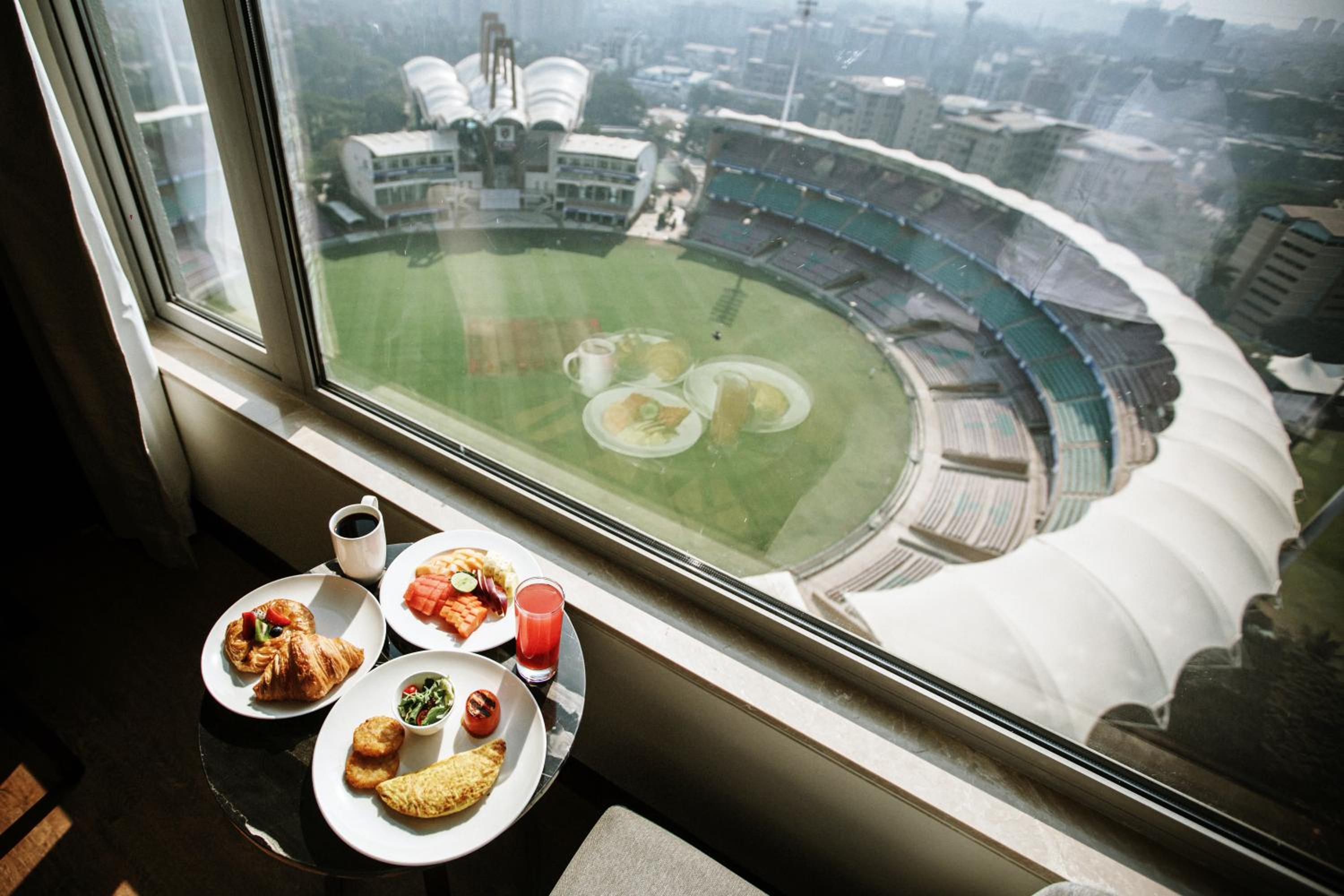 Executive Club King Room - Executive Lounge Access, City View