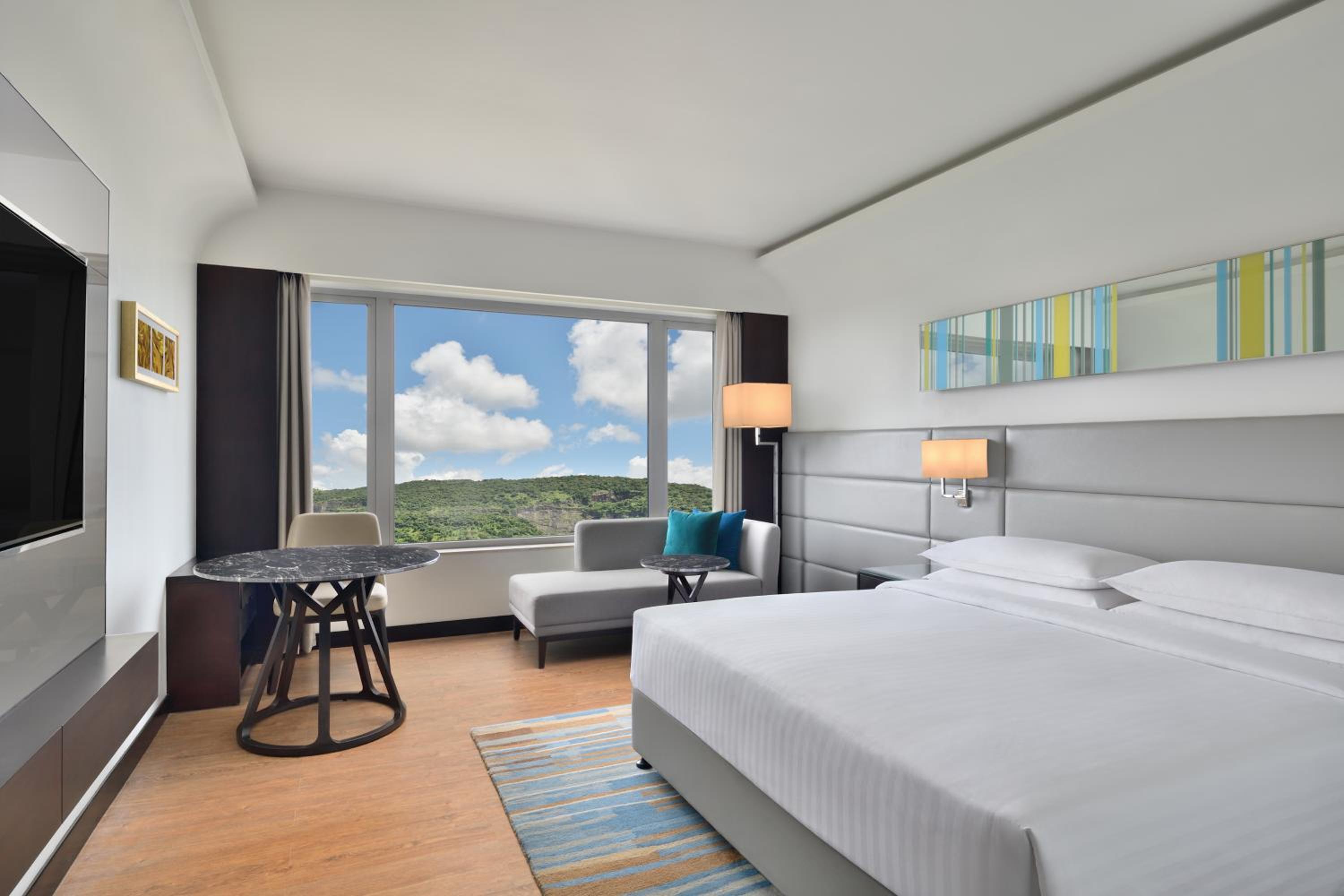 Executive Club King Room - Executive Lounge Access, City View