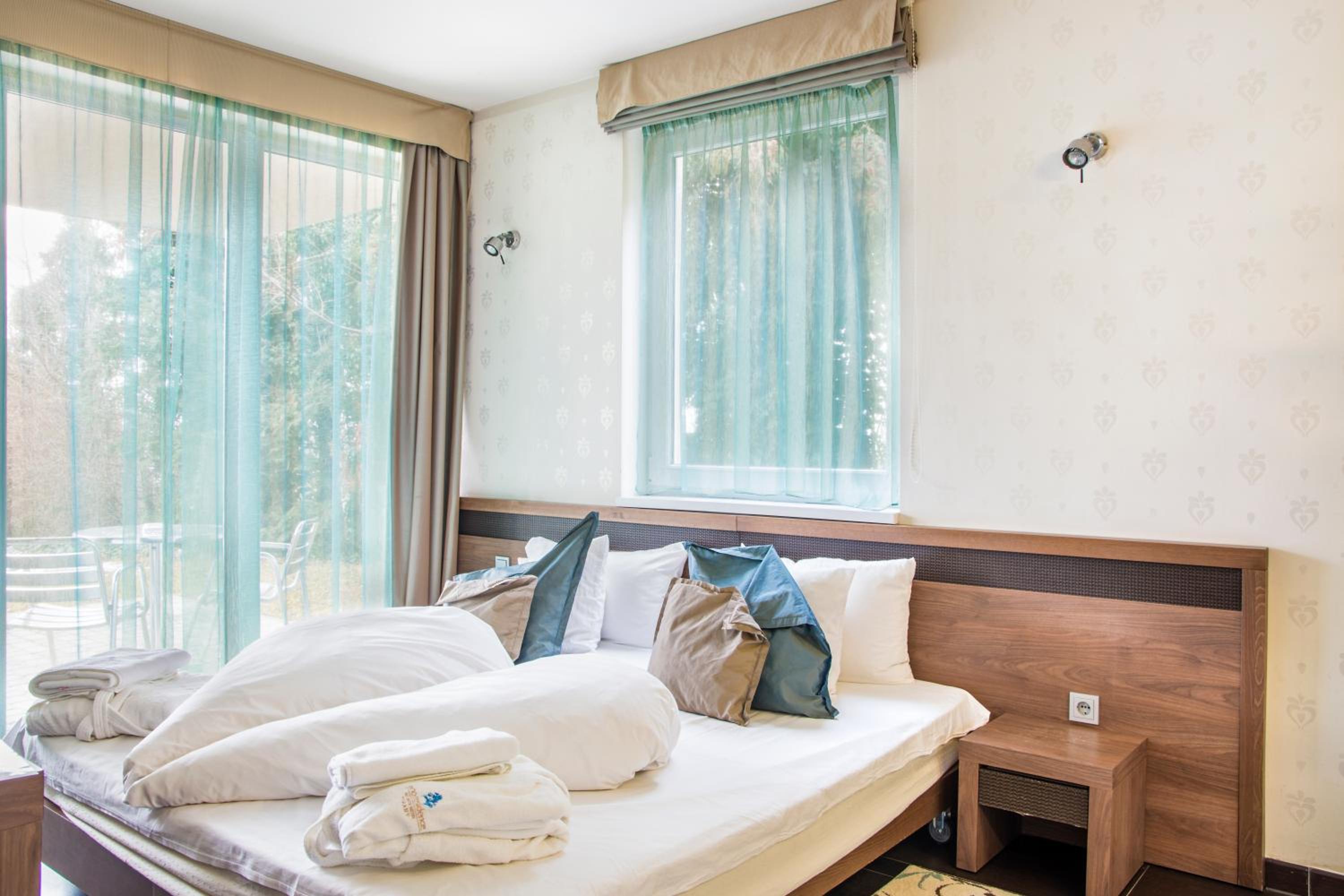 Deluxe Suite With Two Bathroom