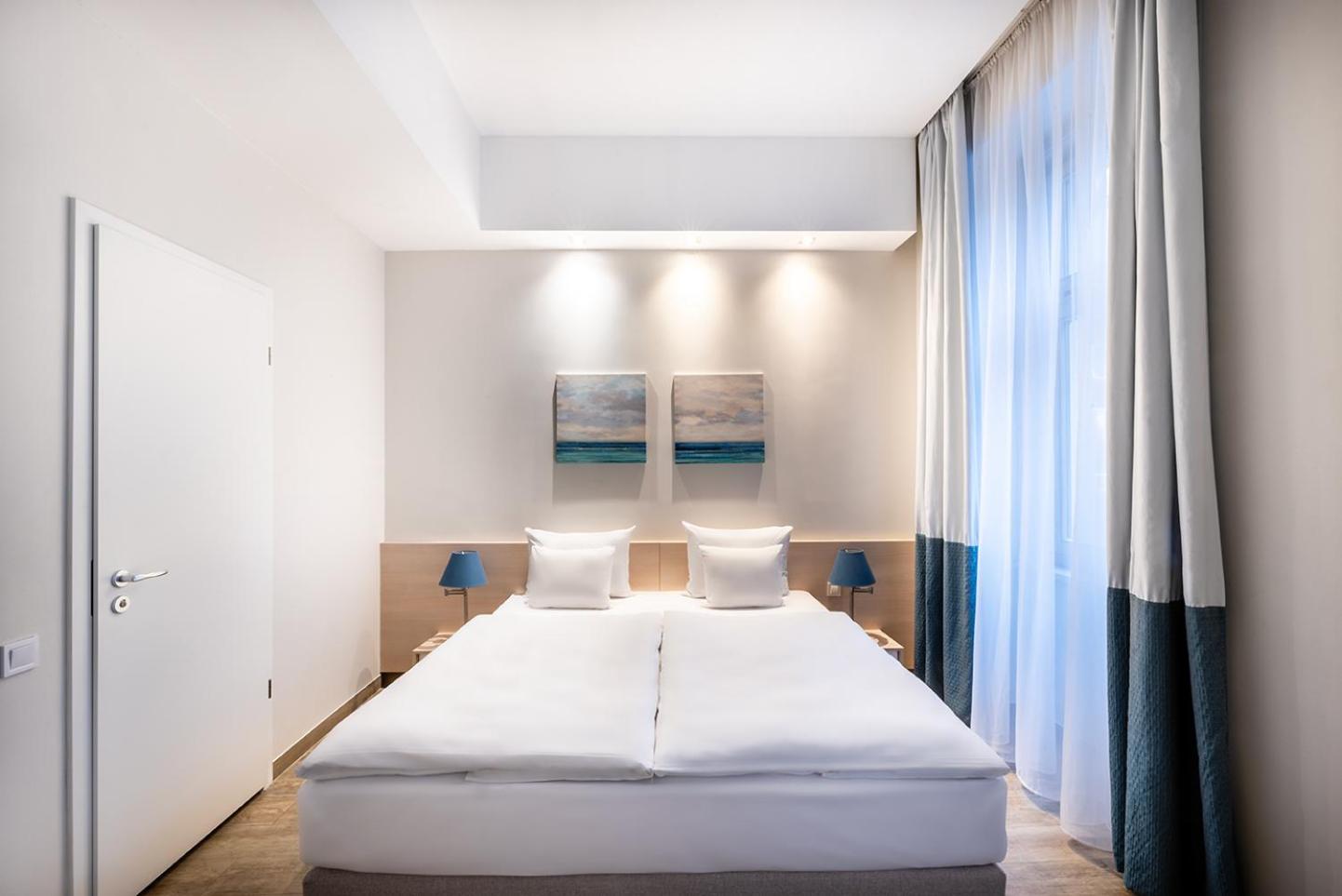 Deluxe Double or Twin Room with City View