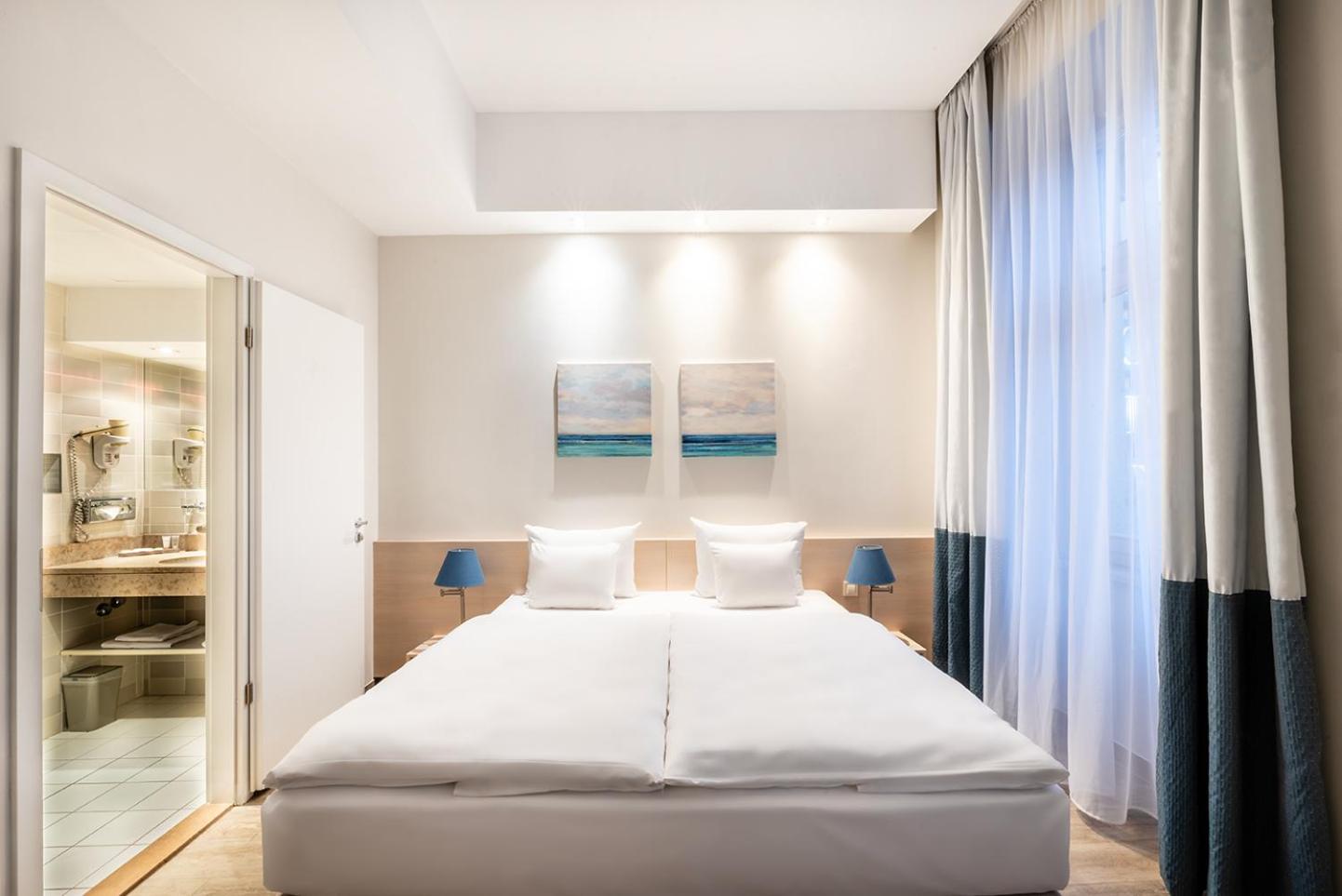 Deluxe Double or Twin Room with City View