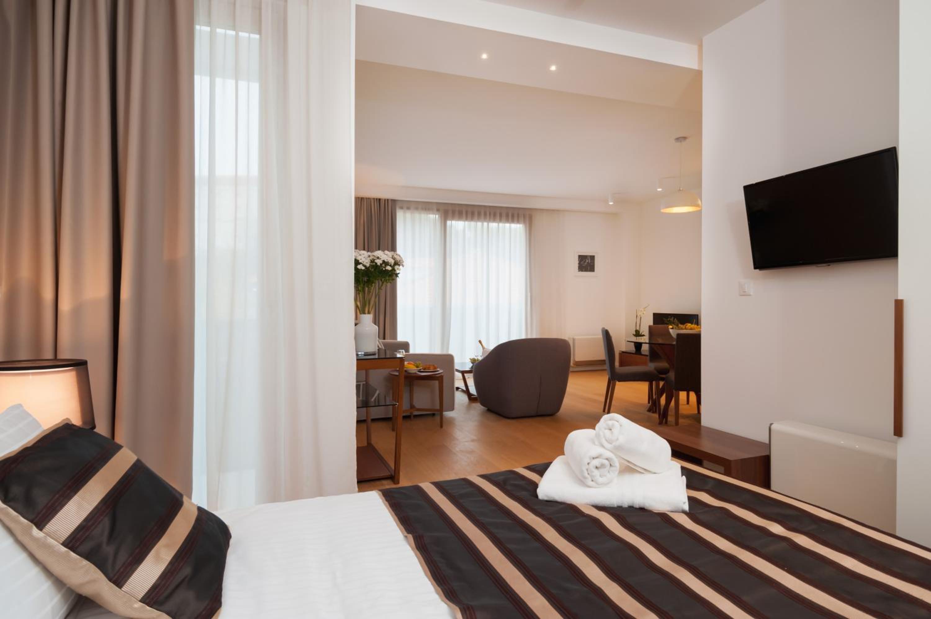 Junior One-Bedroom Suite