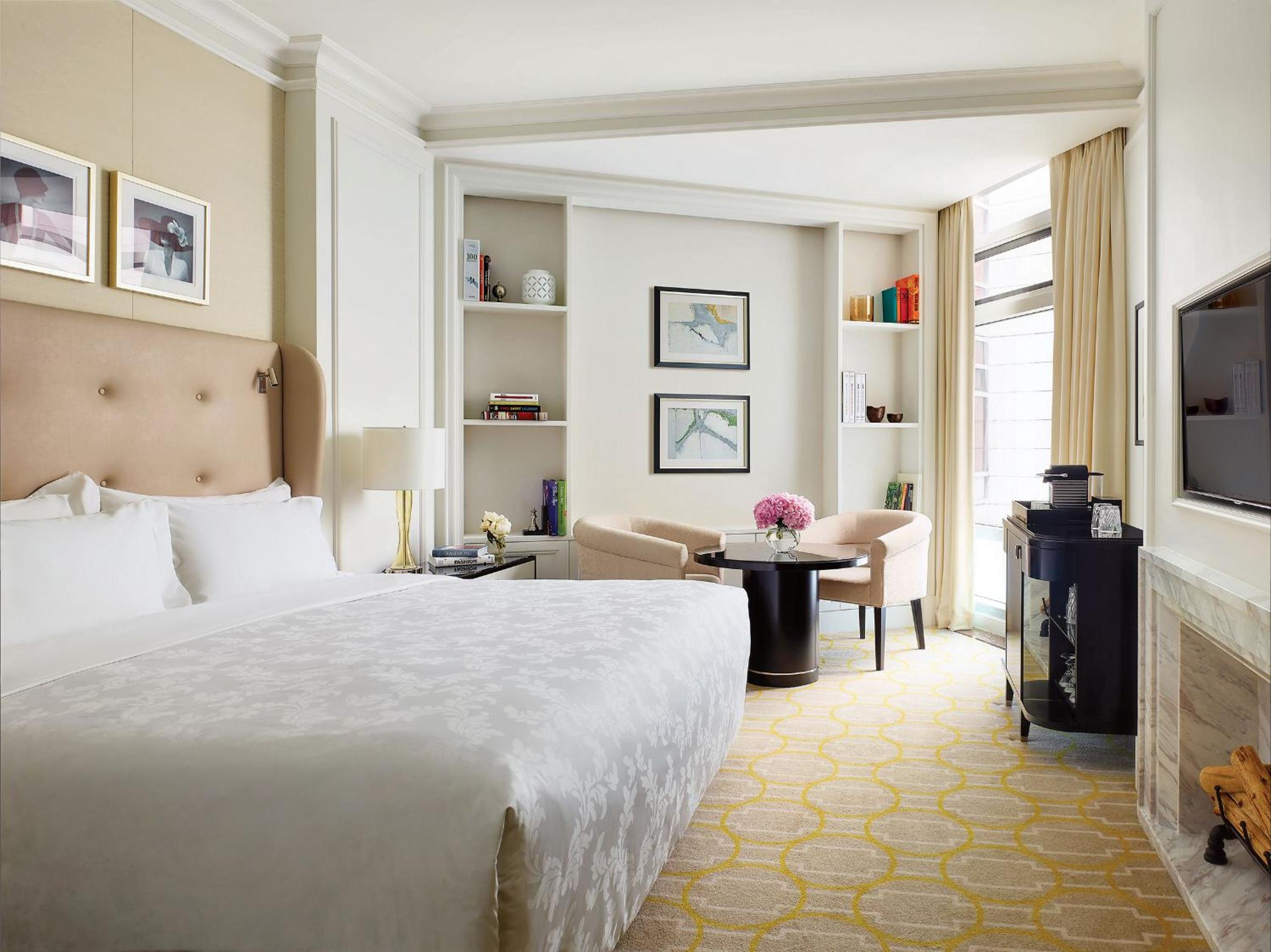 Deluxe Courtyard View King