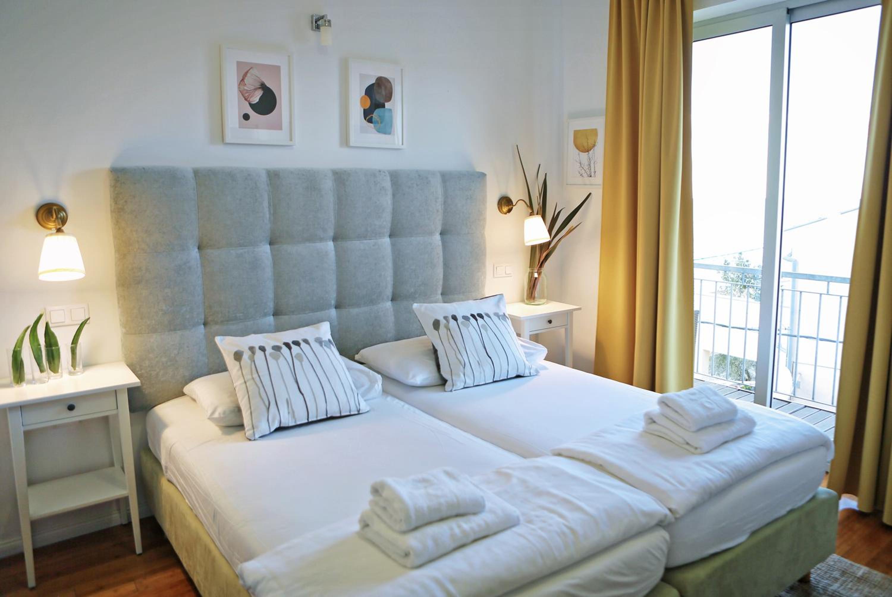 Family Room (2 Adults + 2 Children)