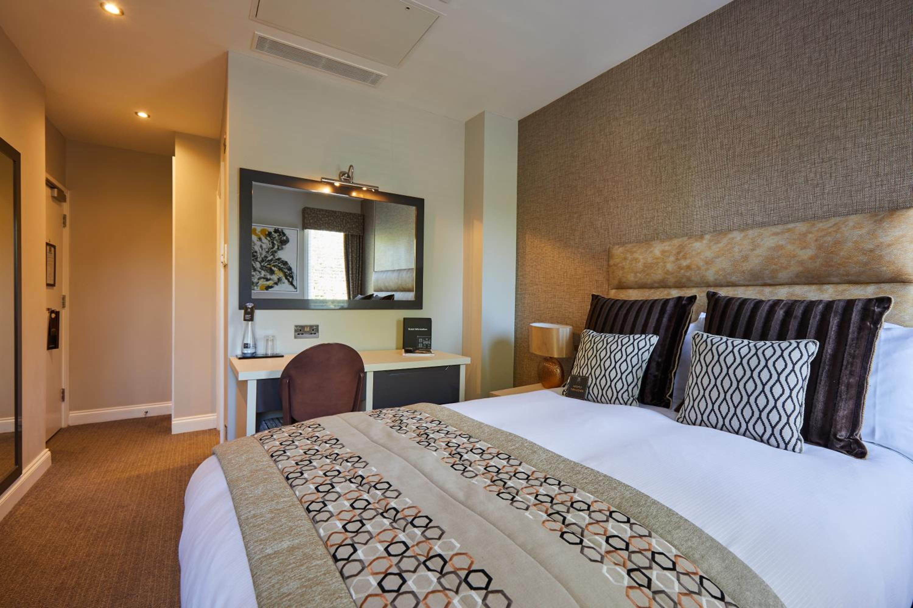 Superior King Room - Non-Smoking