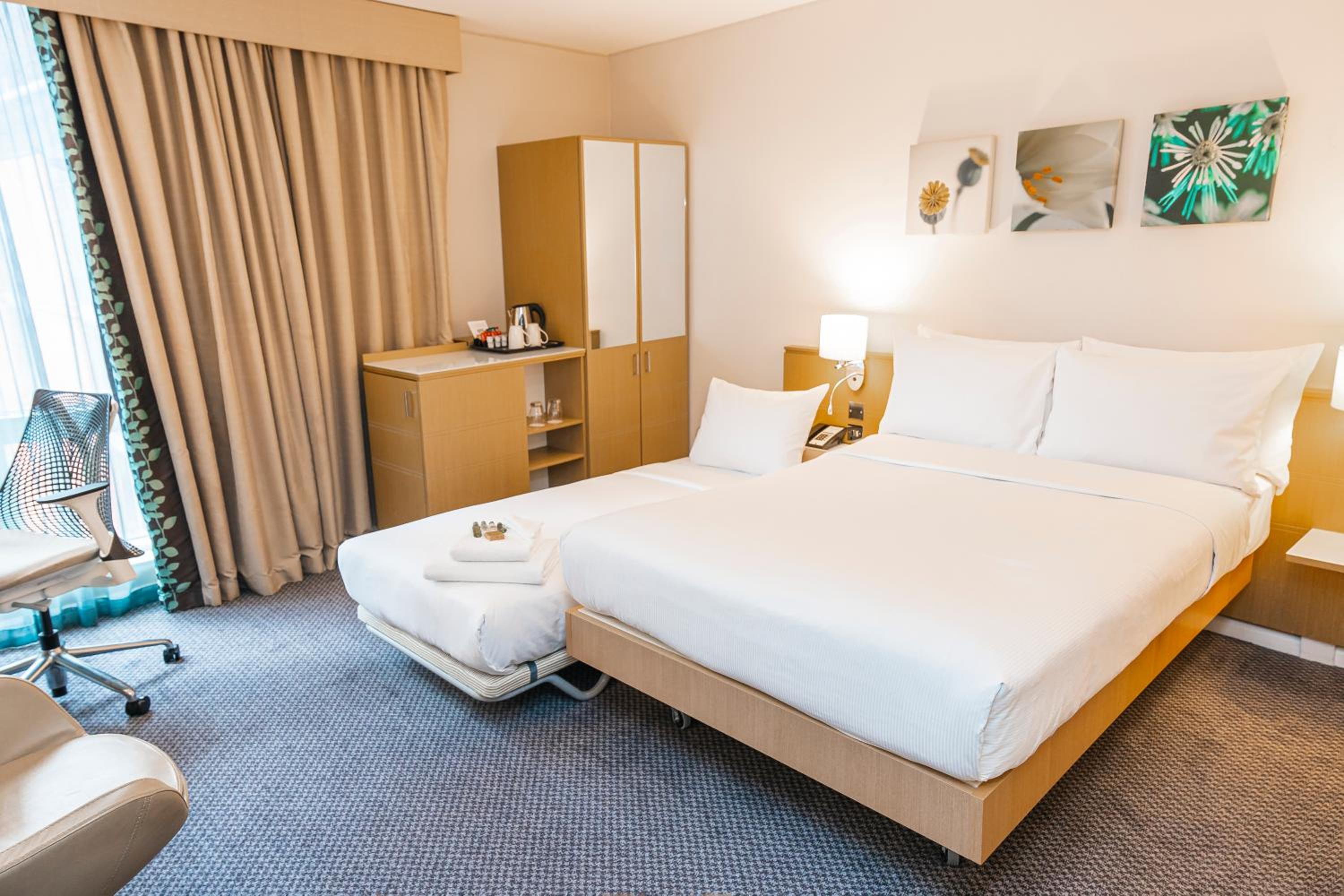 Queen Room With View