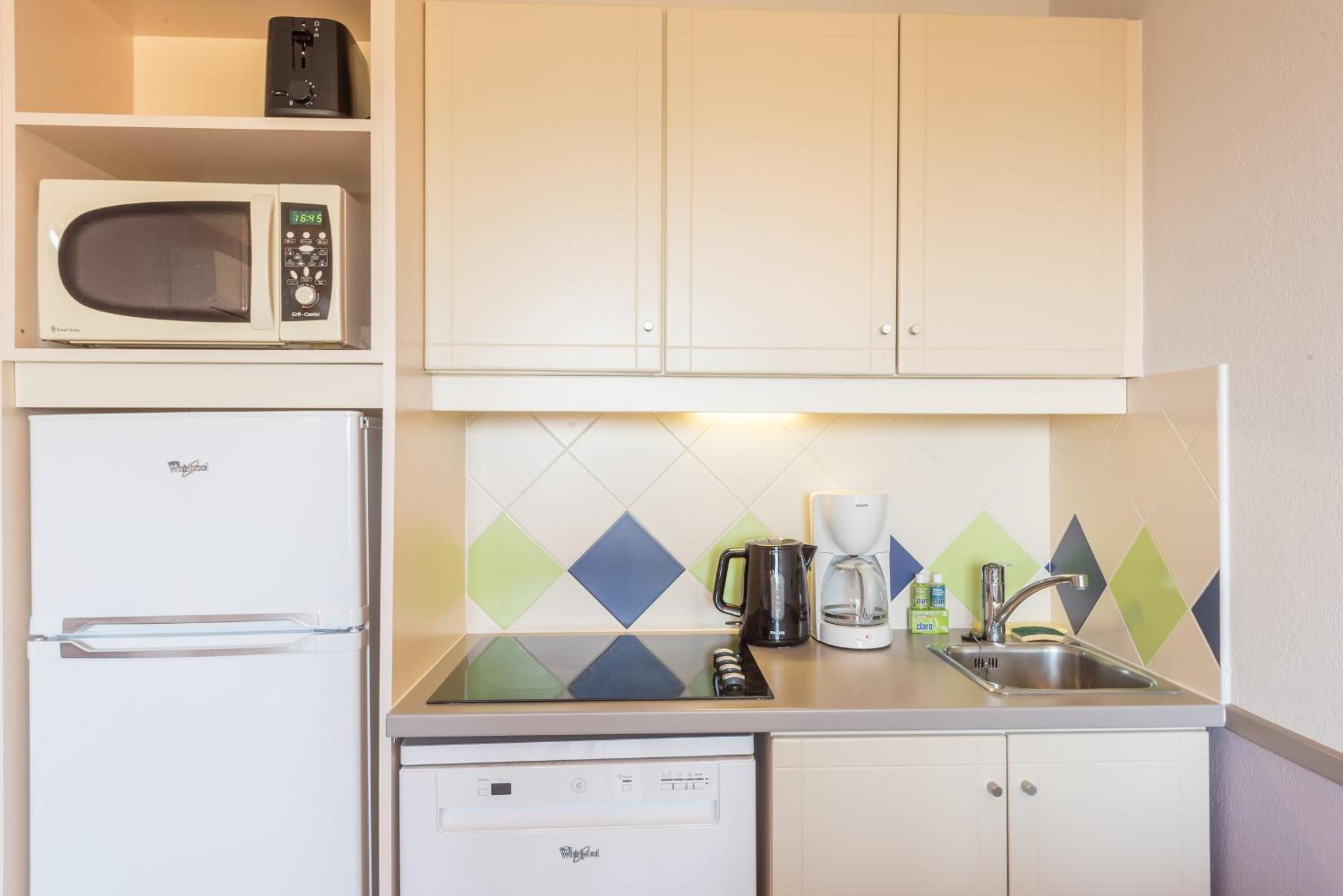 One-Bedroom Apartment with Sleeping Alcove and Air Conditioning (6 People) - Sea View