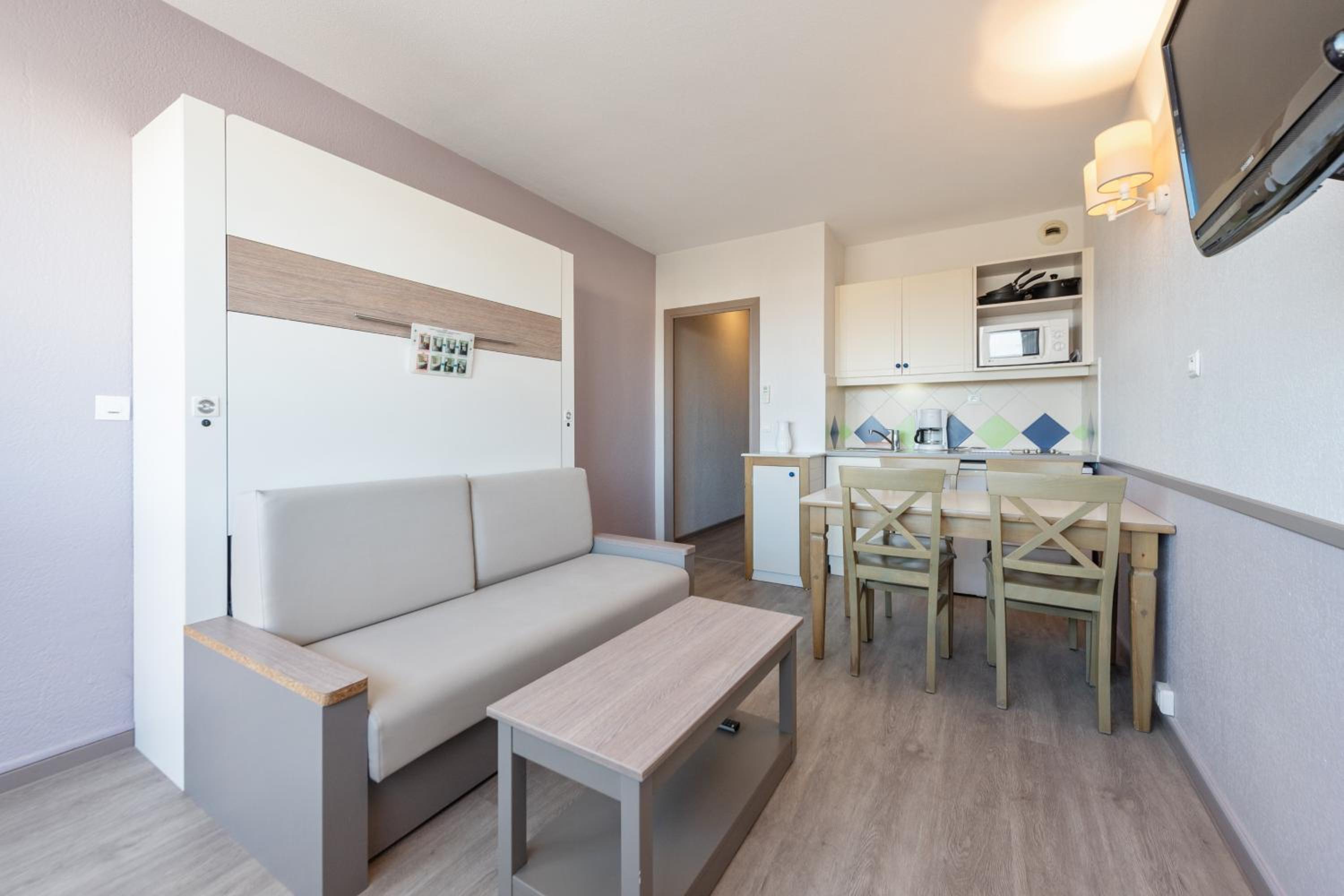 Studio with Sleeping Alcove and Air Conditioning (4 People) - Sea View