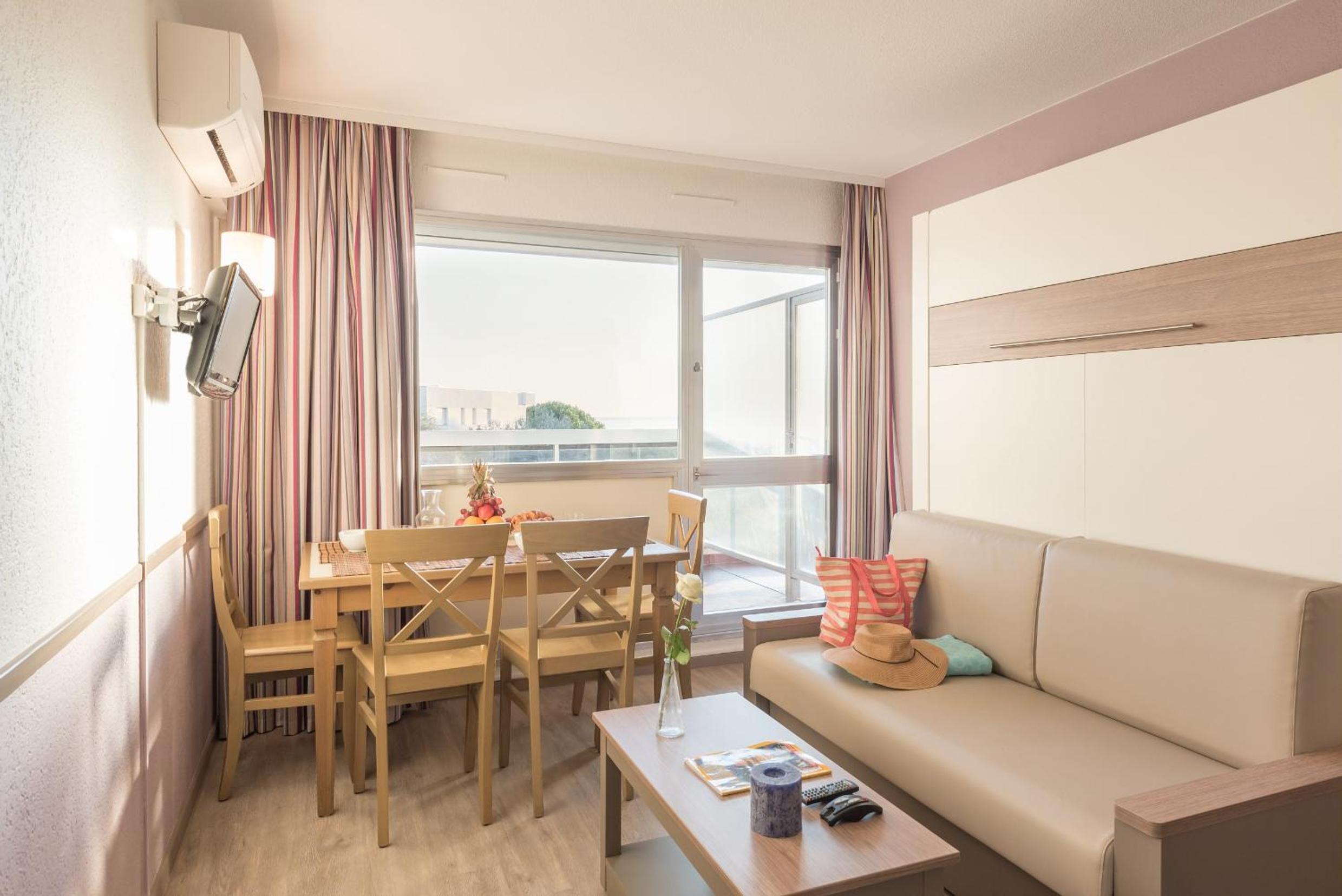 Studio with Sleeping Alcove and Air Conditioning (4 People)