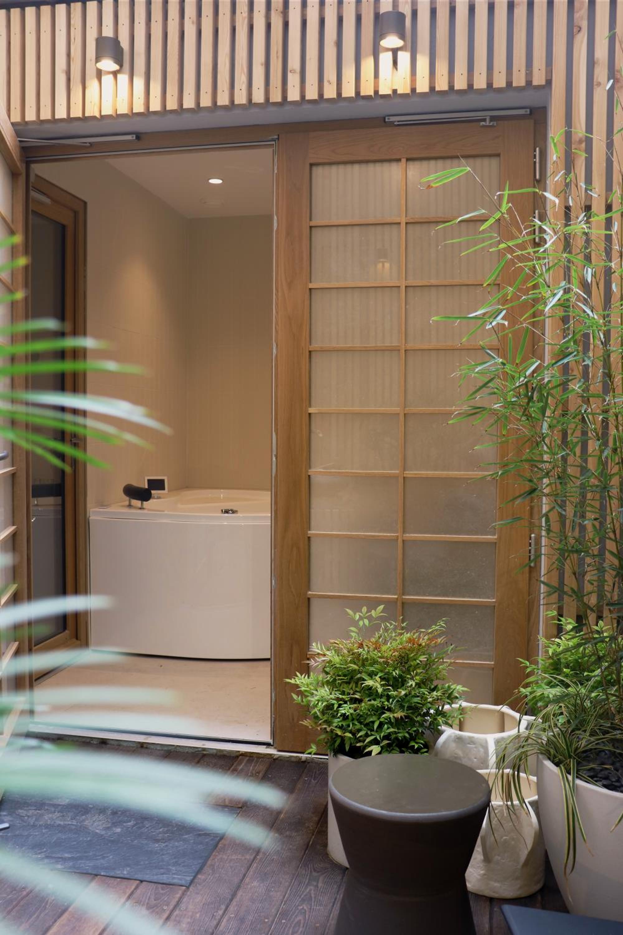 Junior Queen Suite with Sofa Bed