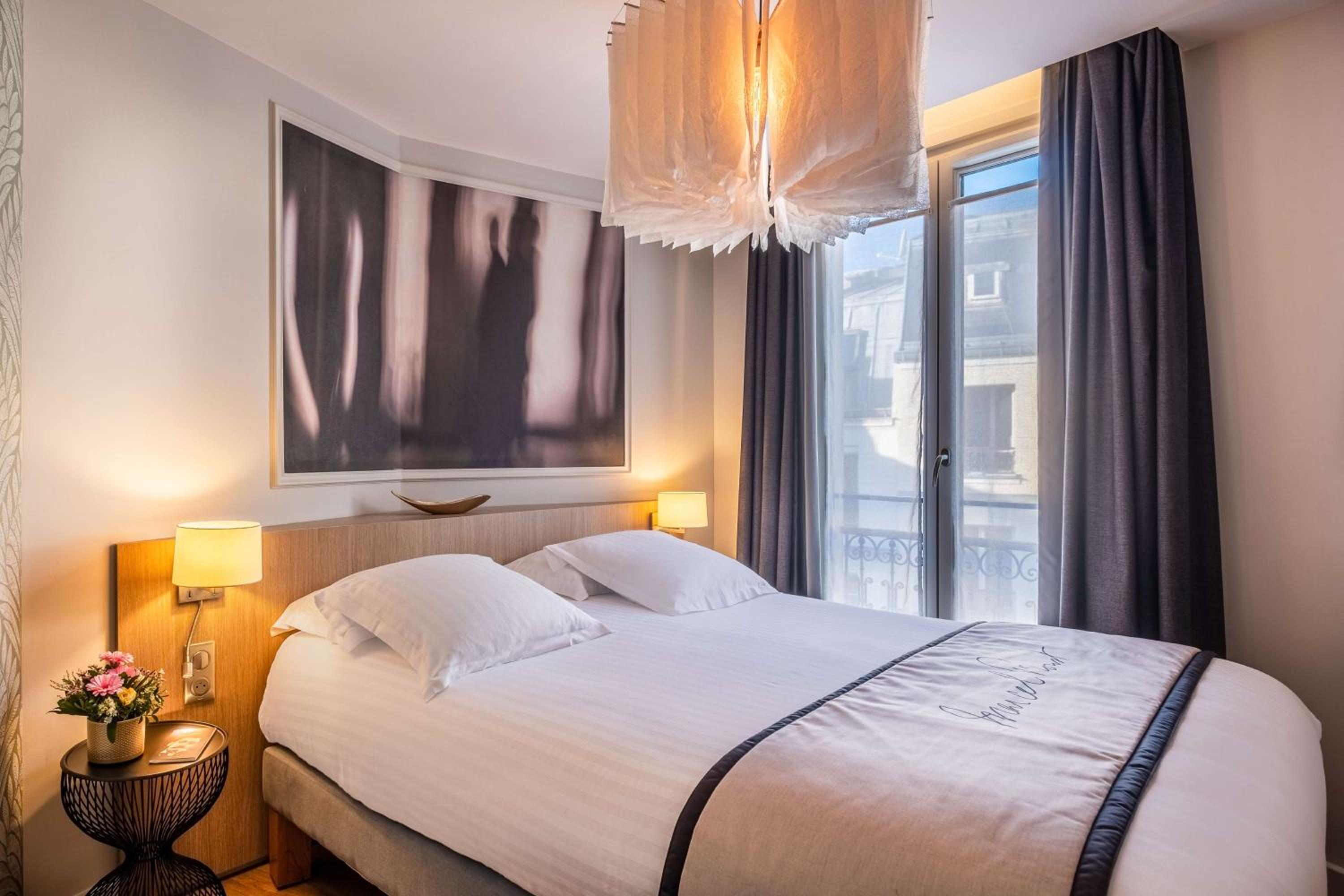 Junior Queen Suite with Sofa Bed