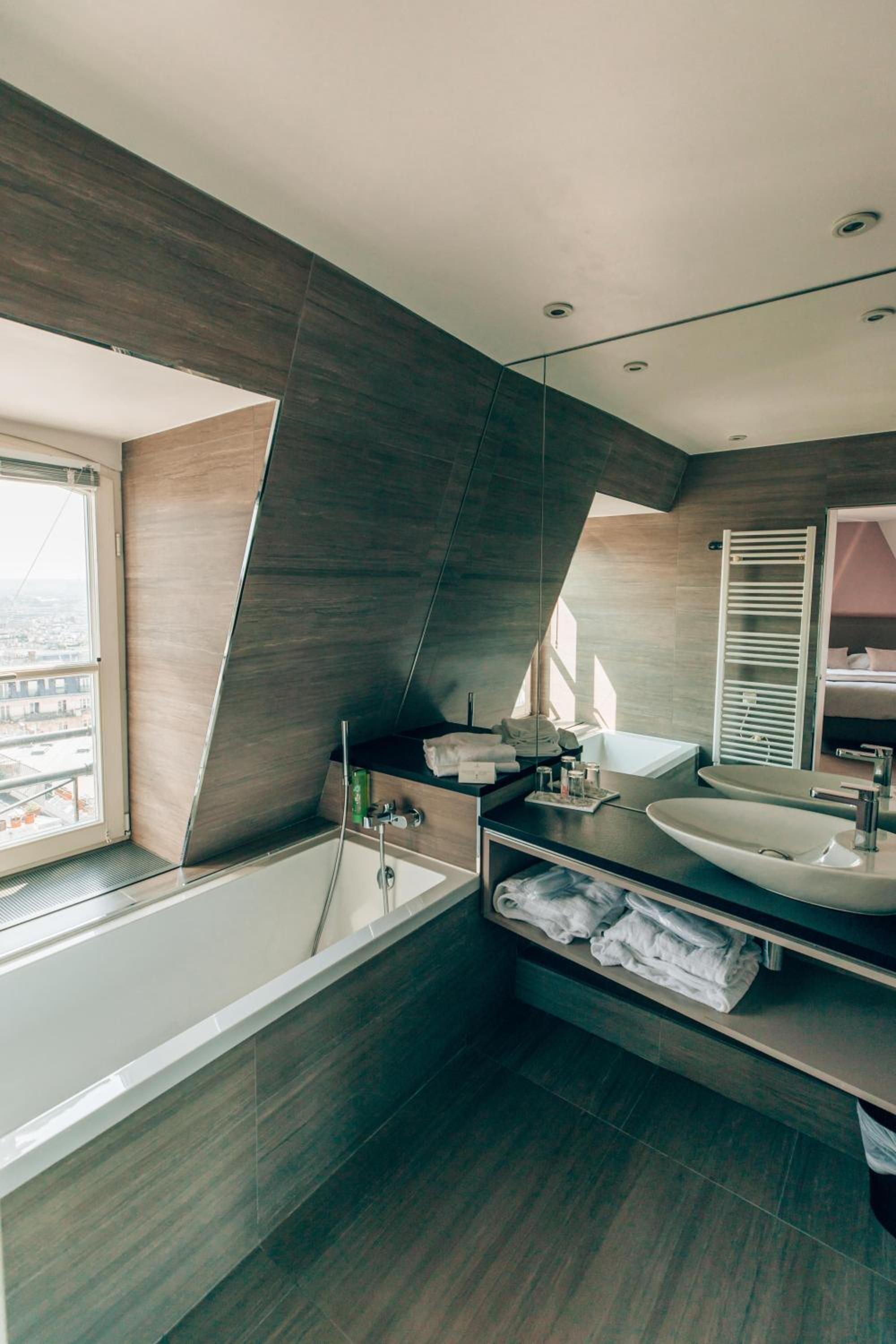 Suite with Paris View