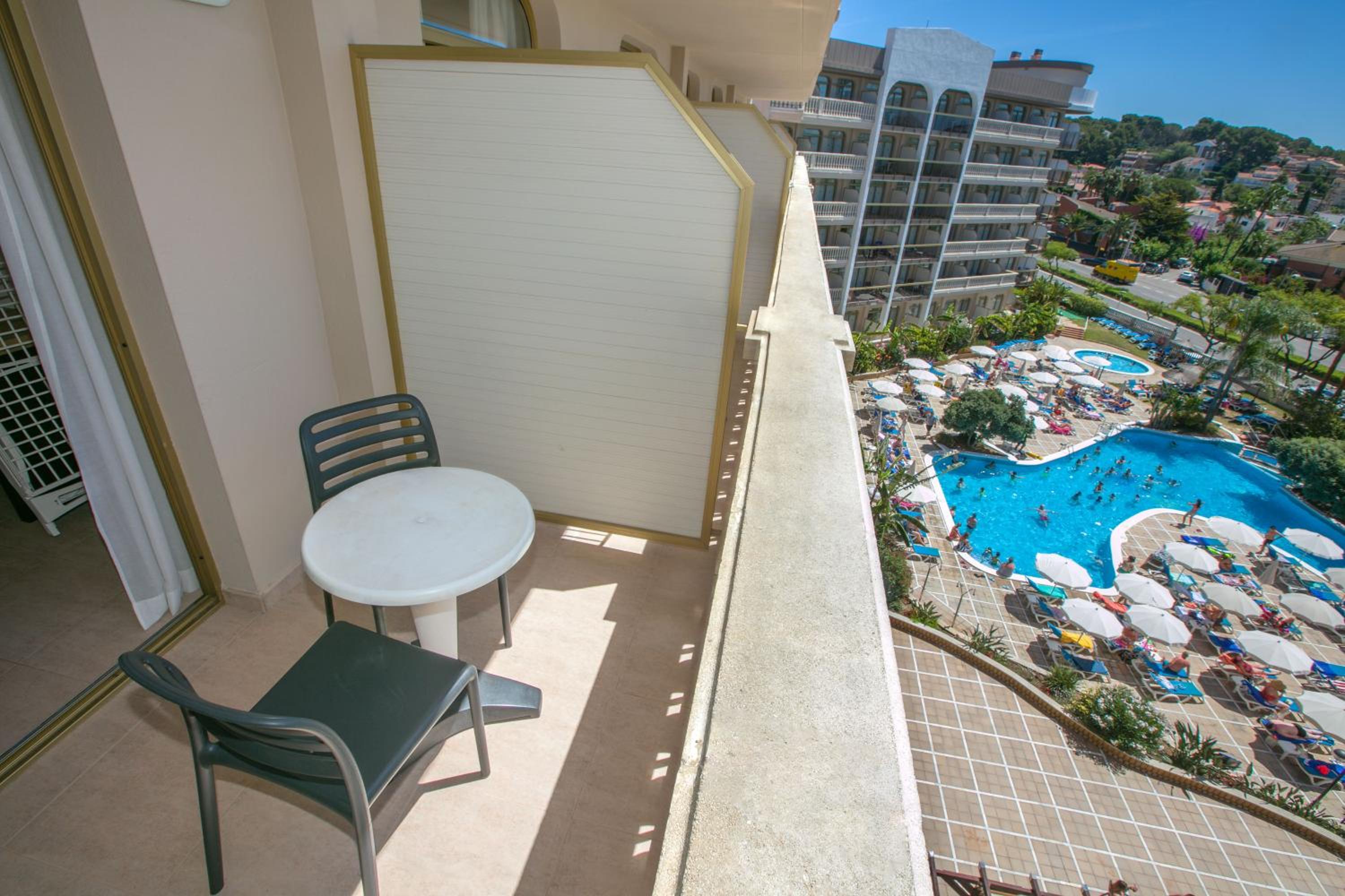 Apartment (2 Adults + 1 Child)